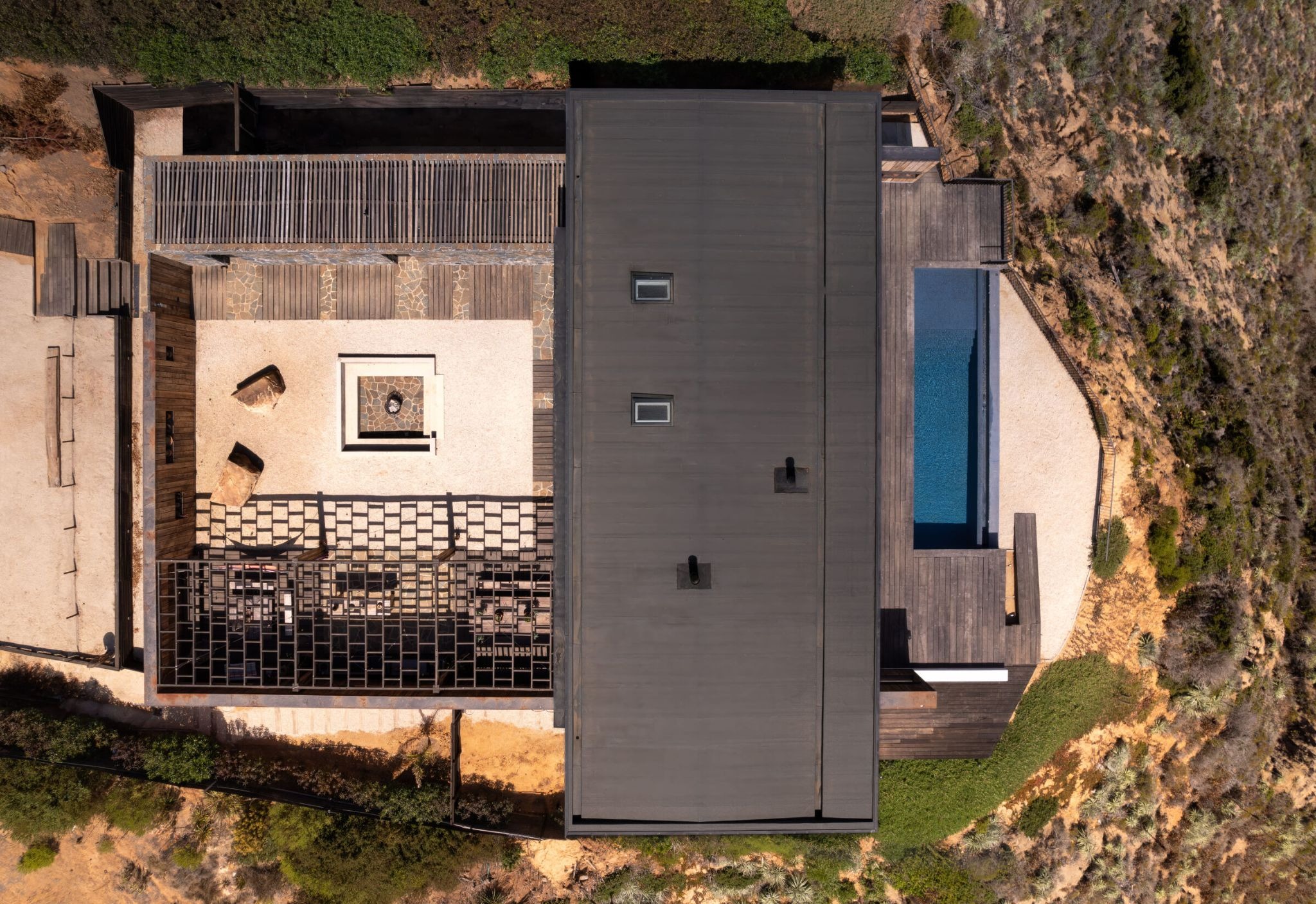 The Levitating Observatory: AFARQ Arquitectos Suspends Casa Alta Above the Chilean Coast