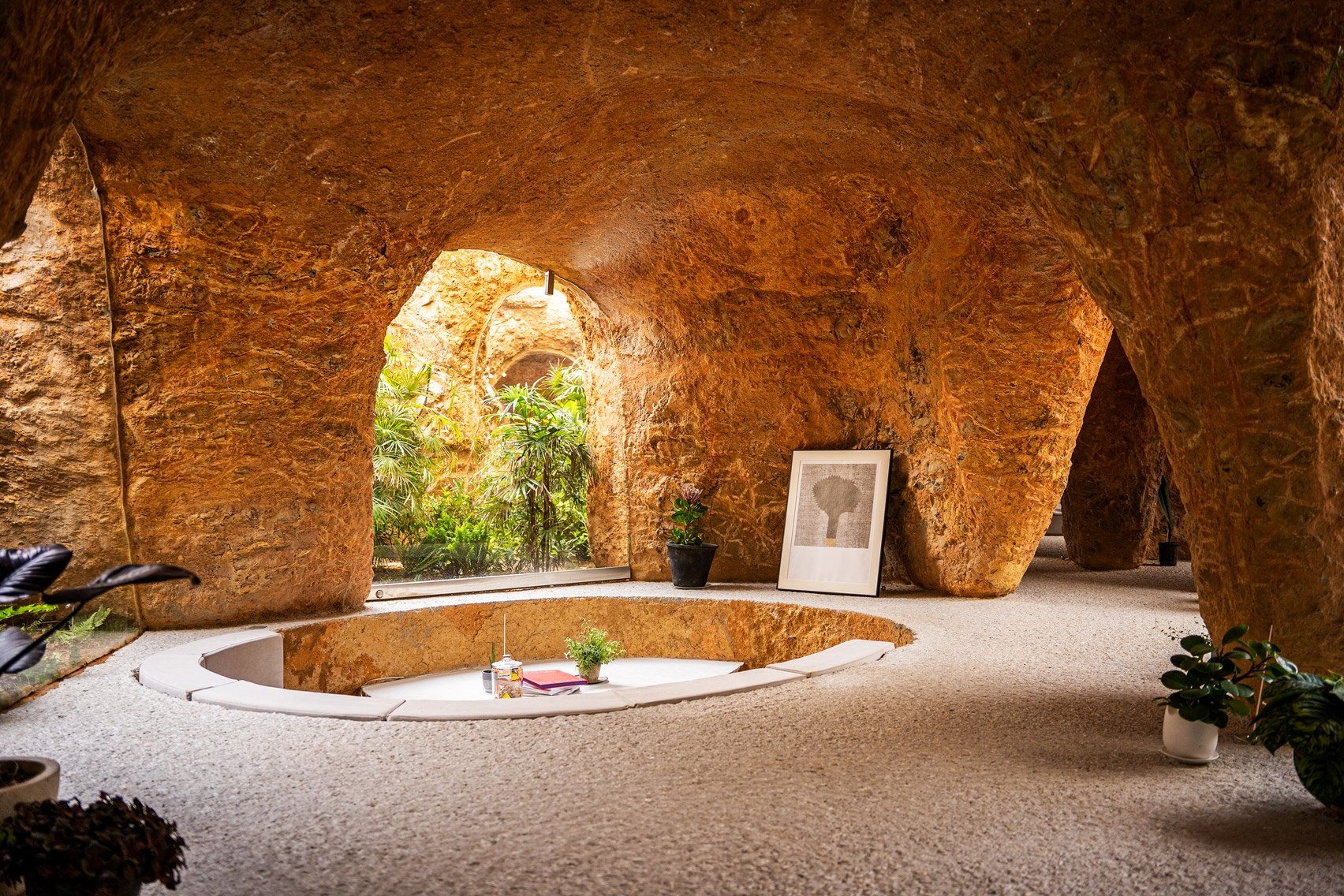 Stone-and-Earth Harmony: Junya Ishigami’s Mud-Covered Home and Restaurant in Japan