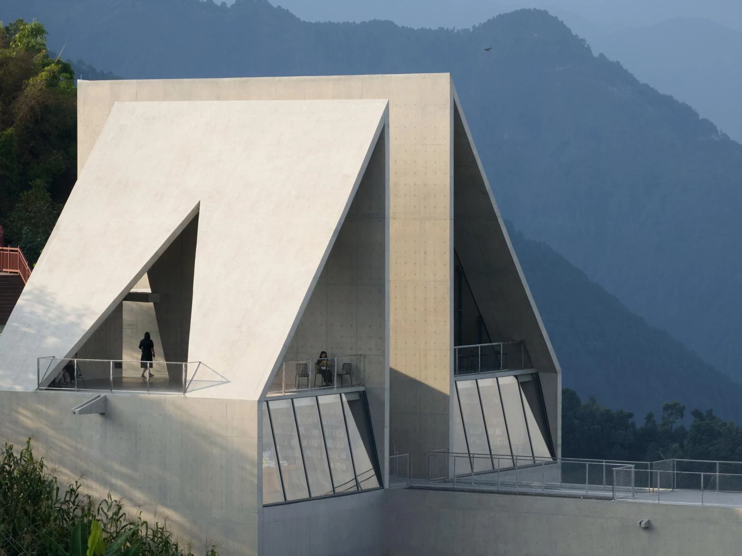 Top Picks - 7 China’s Extraordinary Bookstores Where Design Becomes The Narrative