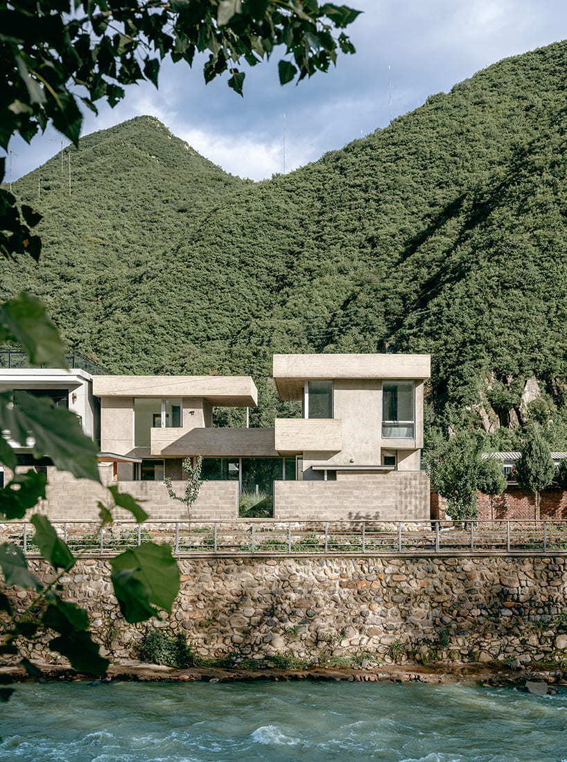 Architecture in Dialogue with Village Life: Riverside House by Xiān Architects