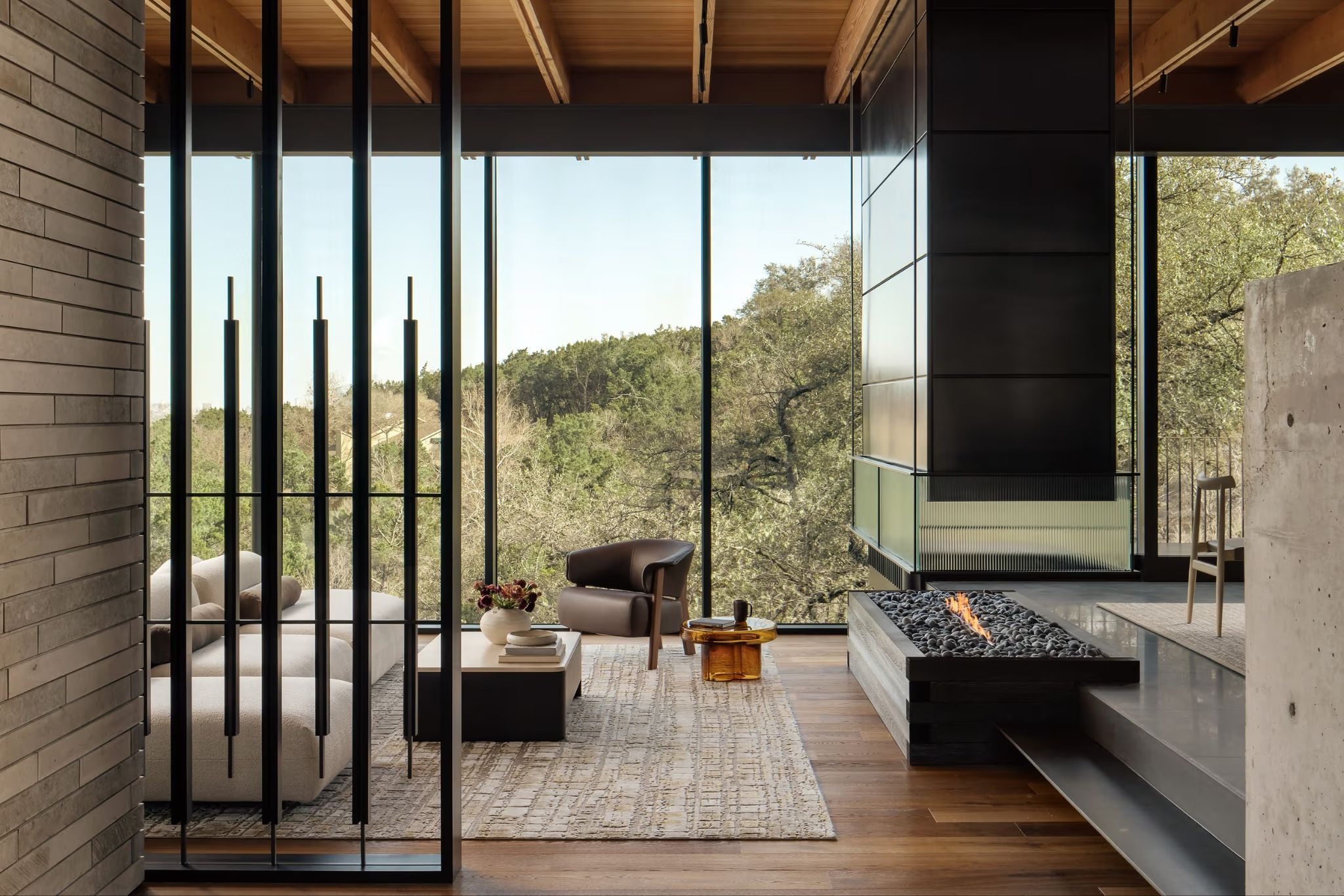 Where the Hills Shape the Home: Terrace Mountain Residence in Westlake Hills