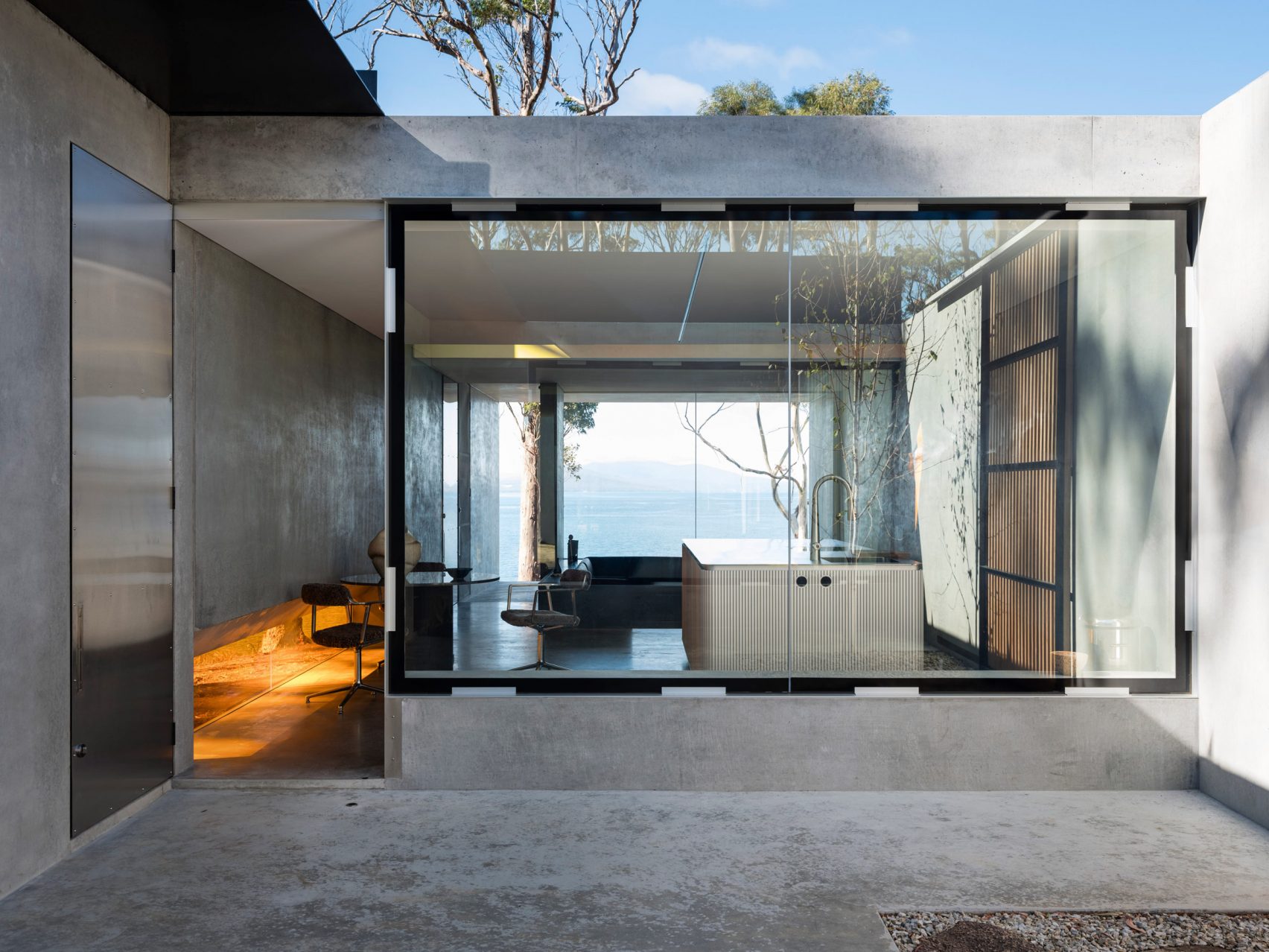 Top Picks - 10 Striking Brutalist Houses That Redefine Concrete Architecture