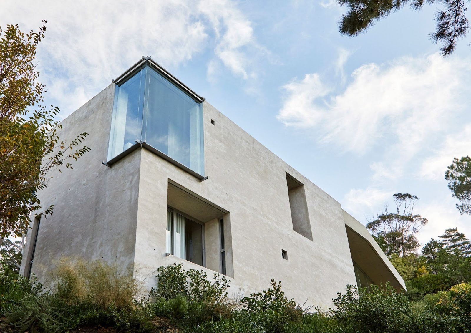 The Brick Monolith: Chris van Niekerk’s Mountain House is a Stoic Sanctuary of Earth and Sky