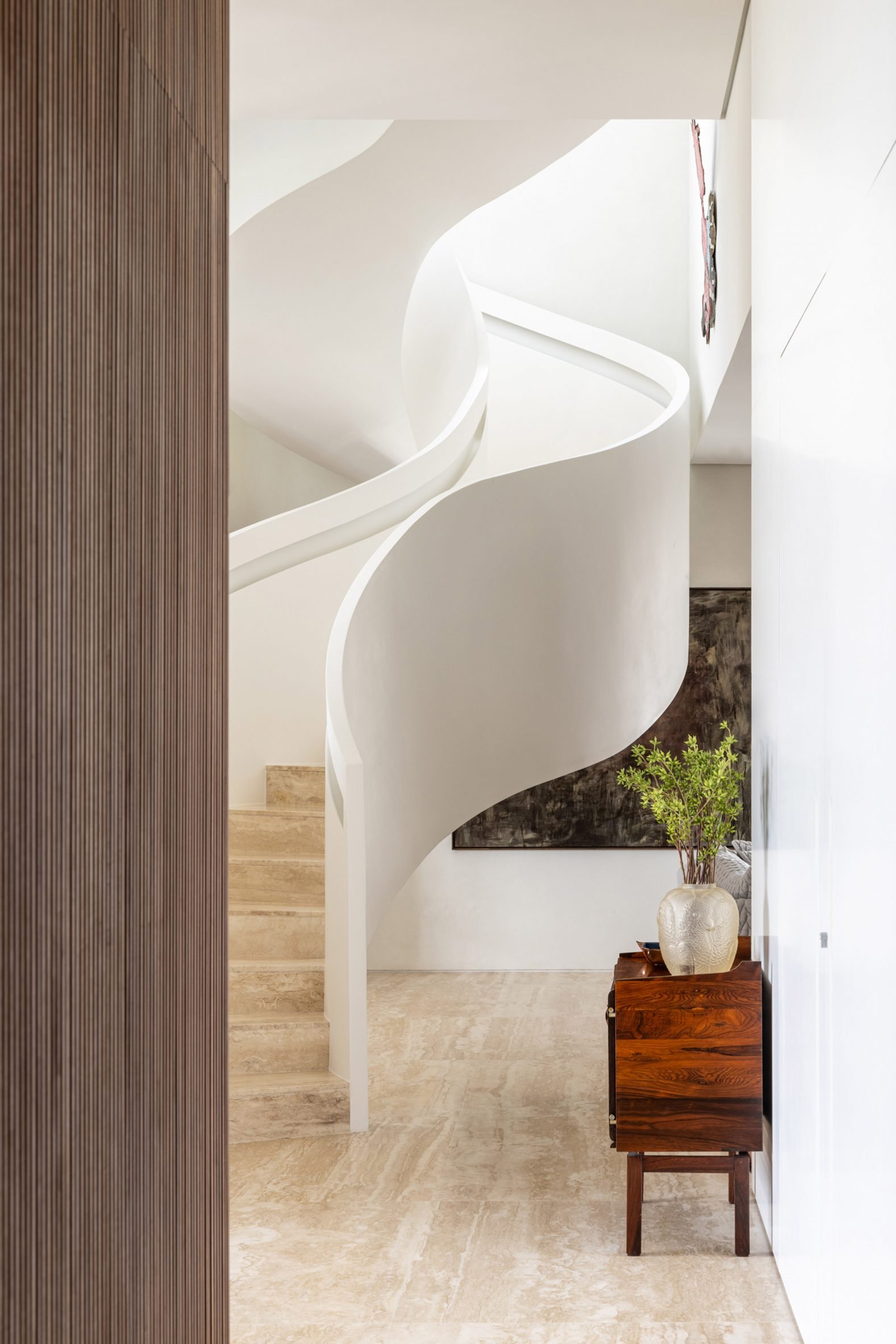 Top Picks - 6 Sculptural Staircases That Turn Homes Into Art
