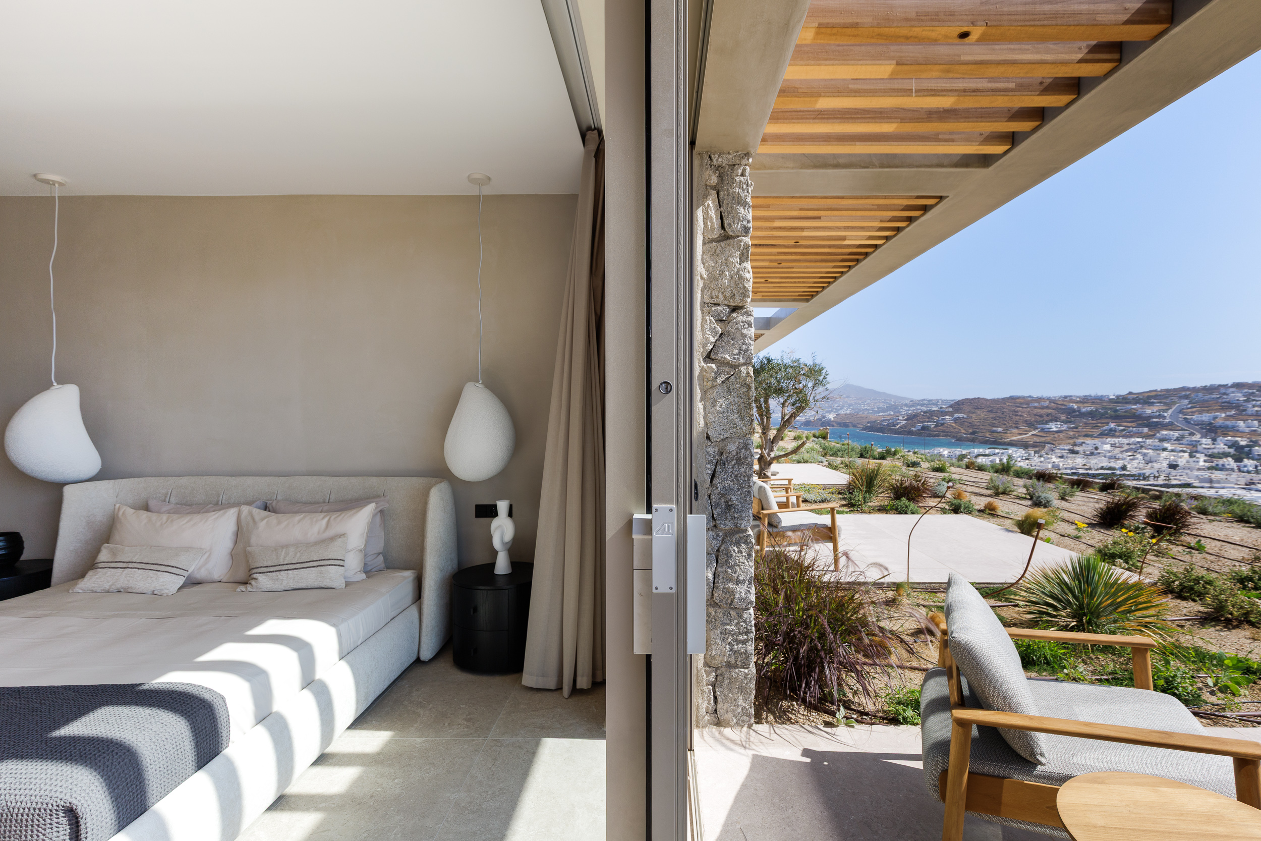 OIKēMA: Carving A Home Into The Aegean Earth