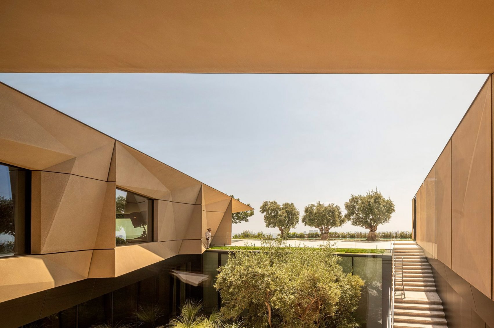 Donaldson + Partners Encode Sunlight in a Fractal California Shell