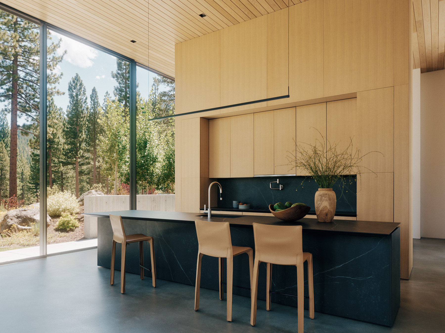 Framing The Horizon: A House Designed For Gathering In The Wild