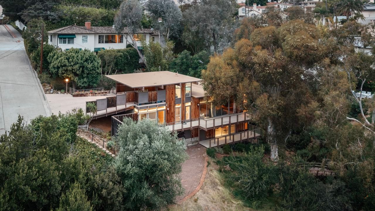 Structure as Dialogue: Inside Richard Lareau's Canyon-Draped Bone Residence
