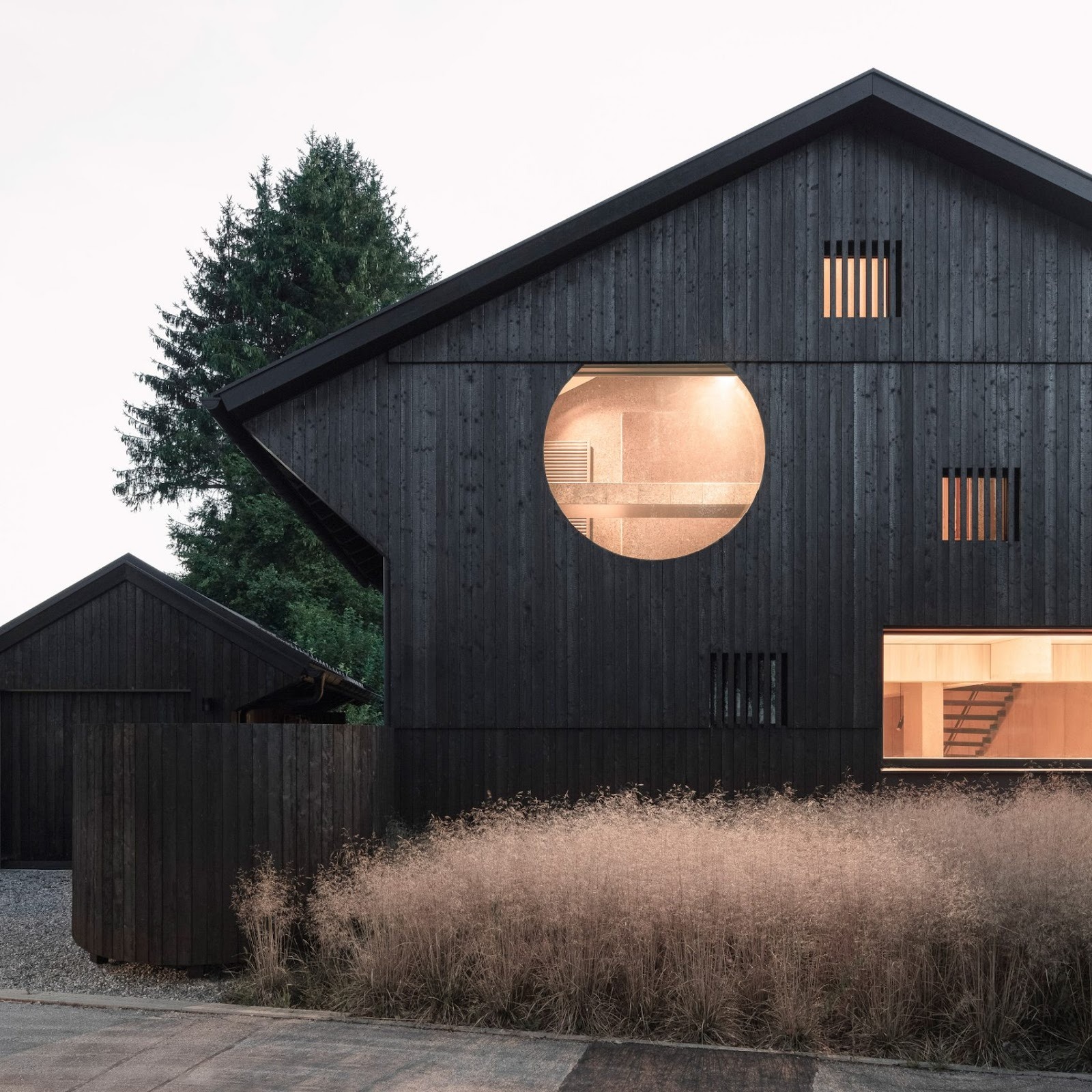 Houses With One Pillar: Buero Wagner Reimagines Residential Balance in Germany