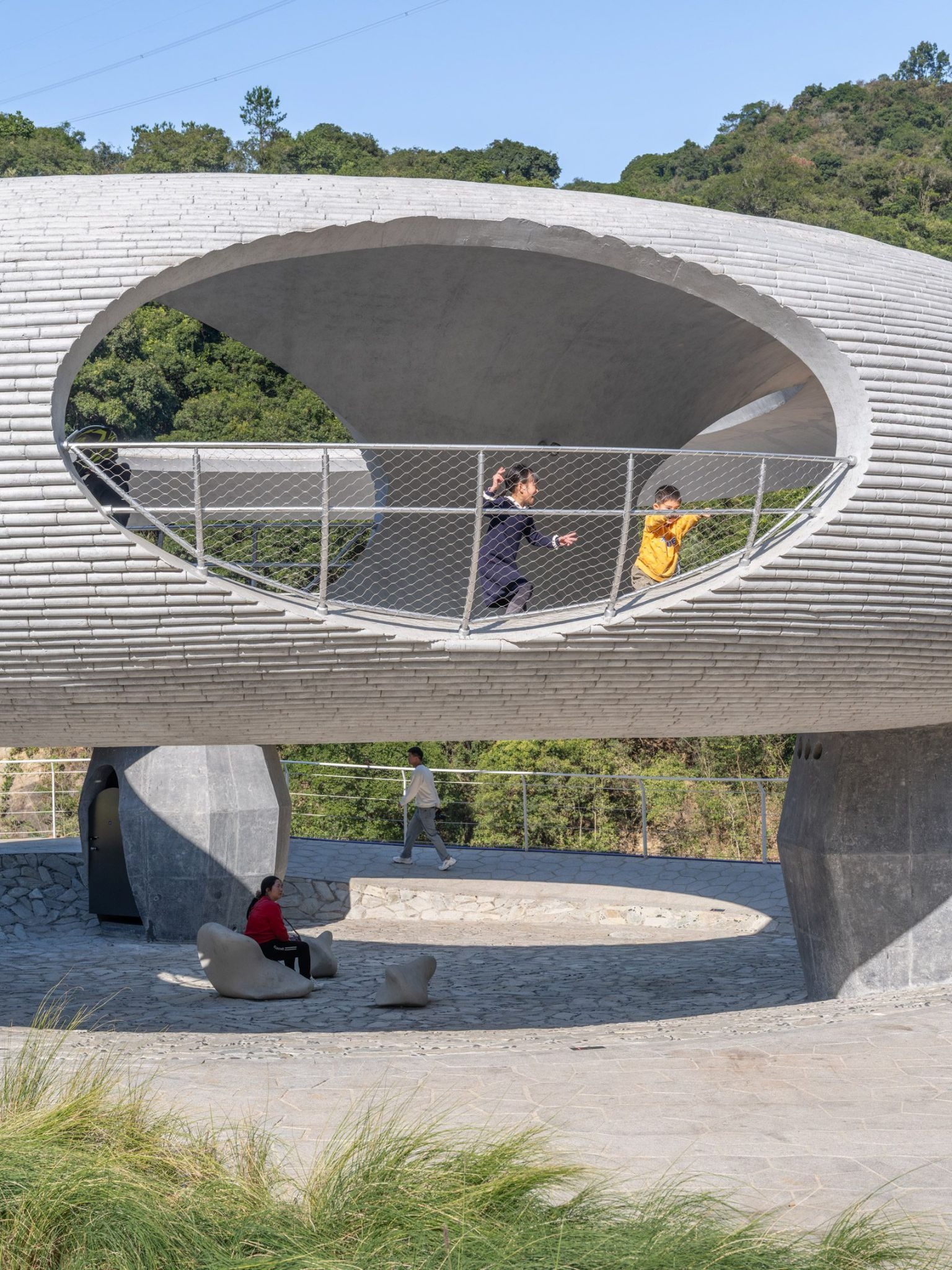 HCCH Studio Curves the Huizhou Horizon into a Resting Loop