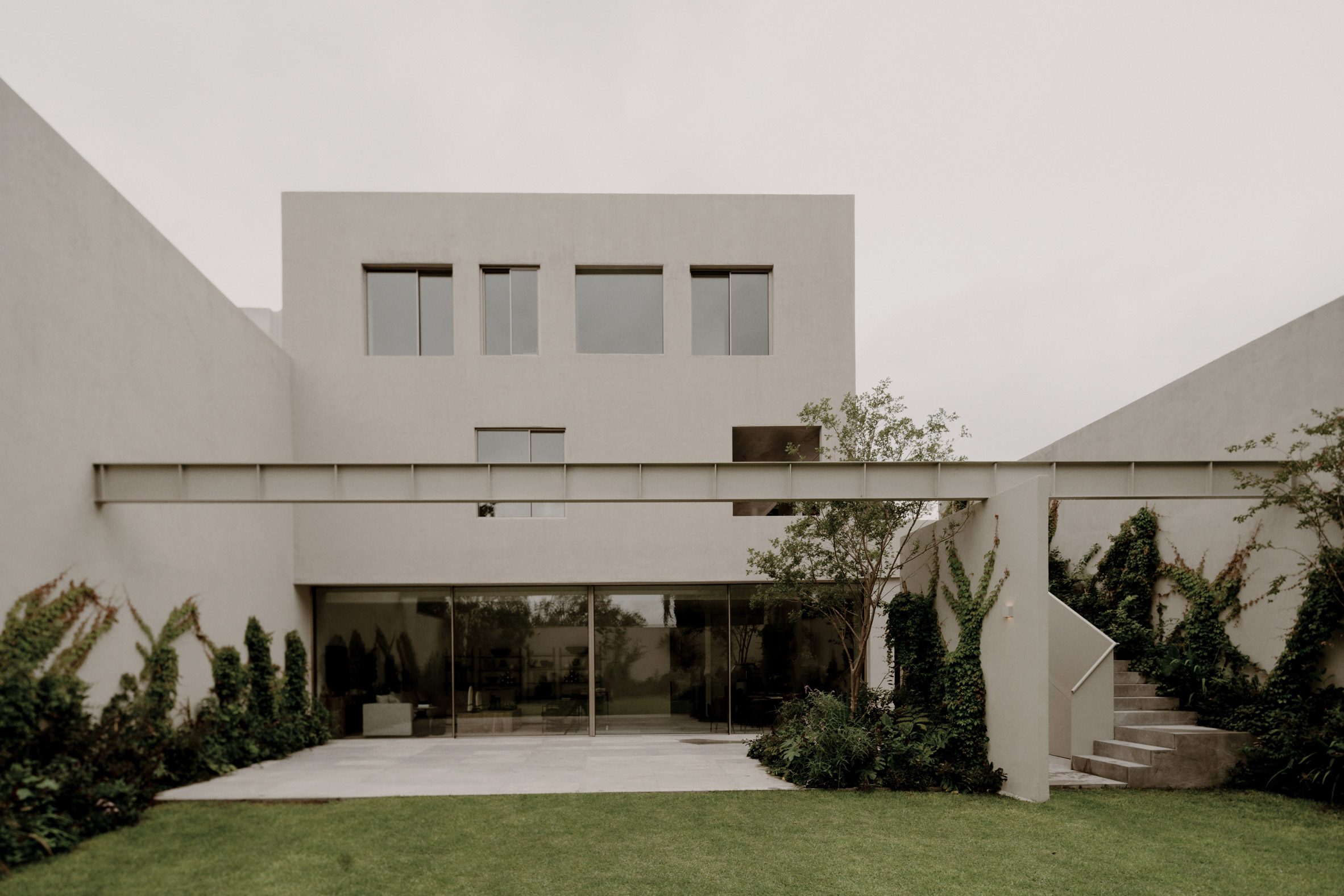 Suspended Gravity: A Concrete House That Refuses To Touch The Ground