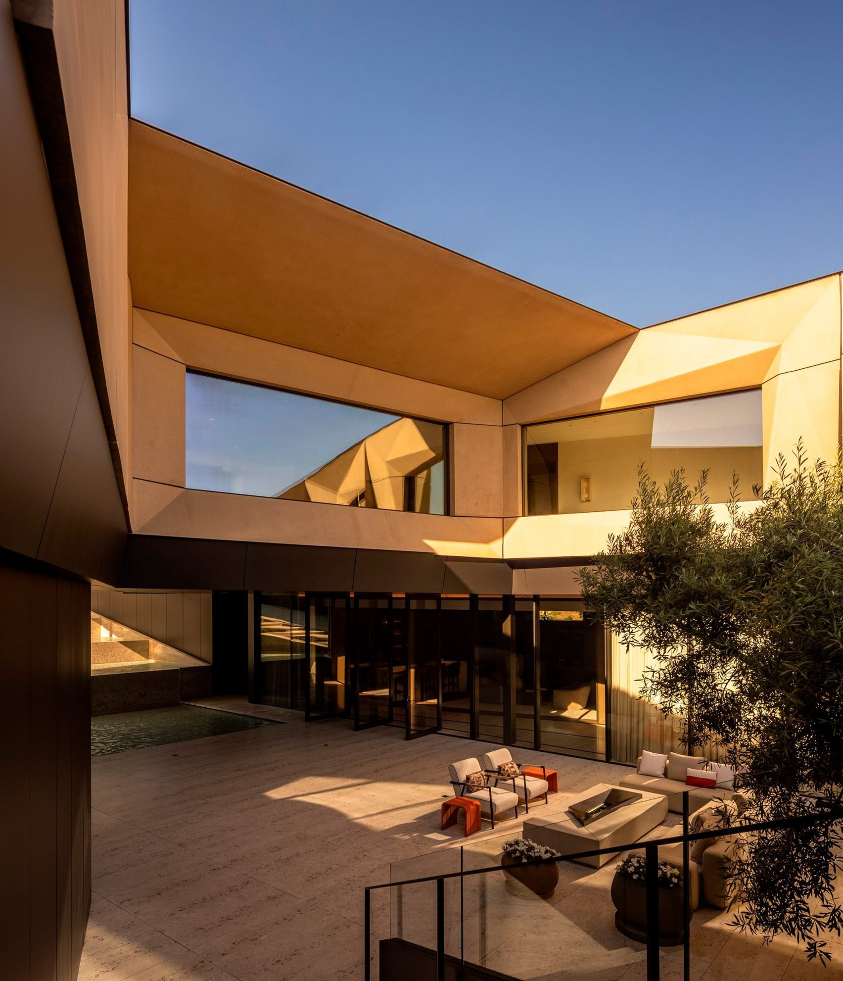 Donaldson + Partners Encode Sunlight in a Fractal California Shell