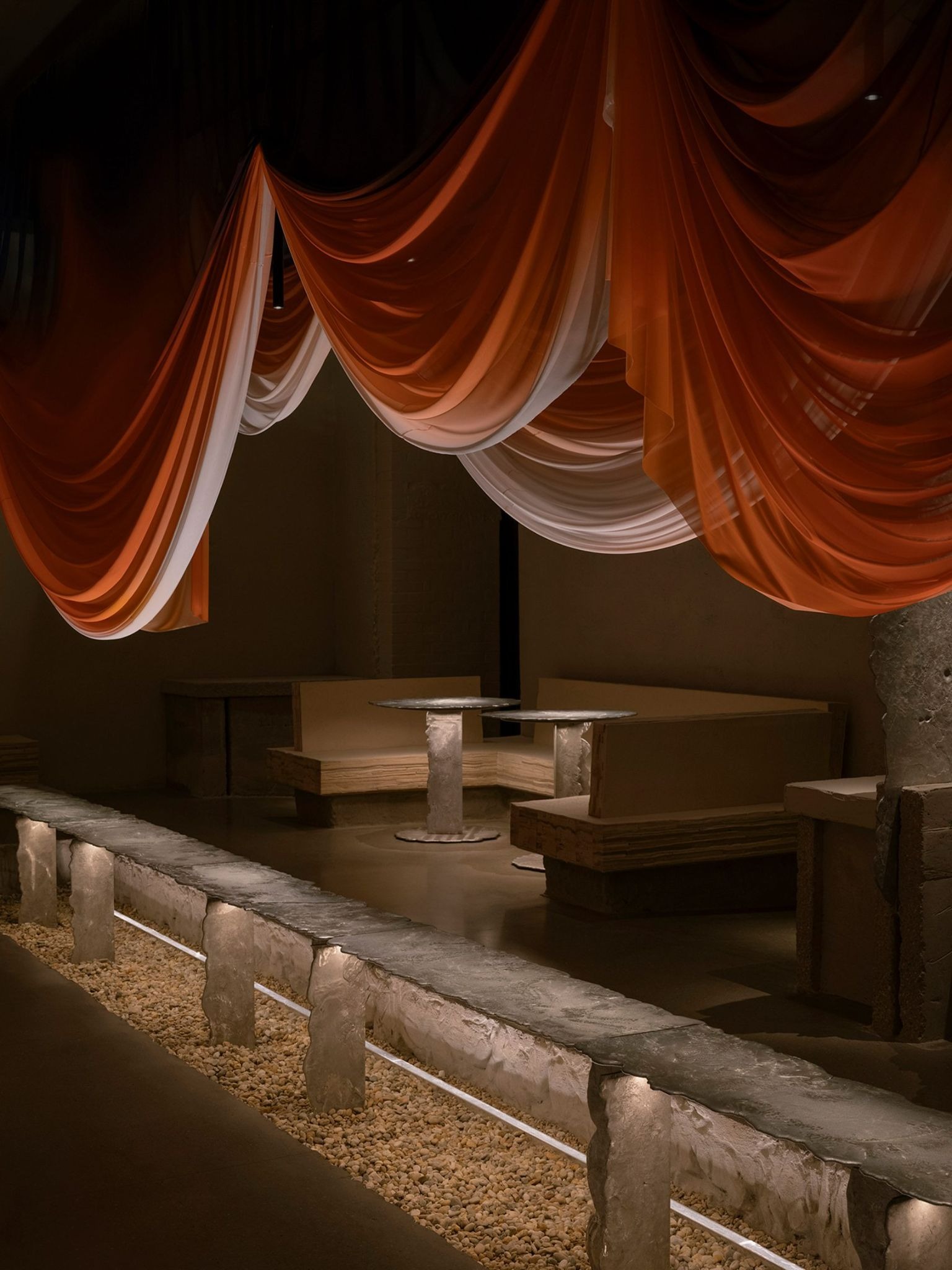 Onyx Æther: A Material Odyssey in the Heart of Budapest