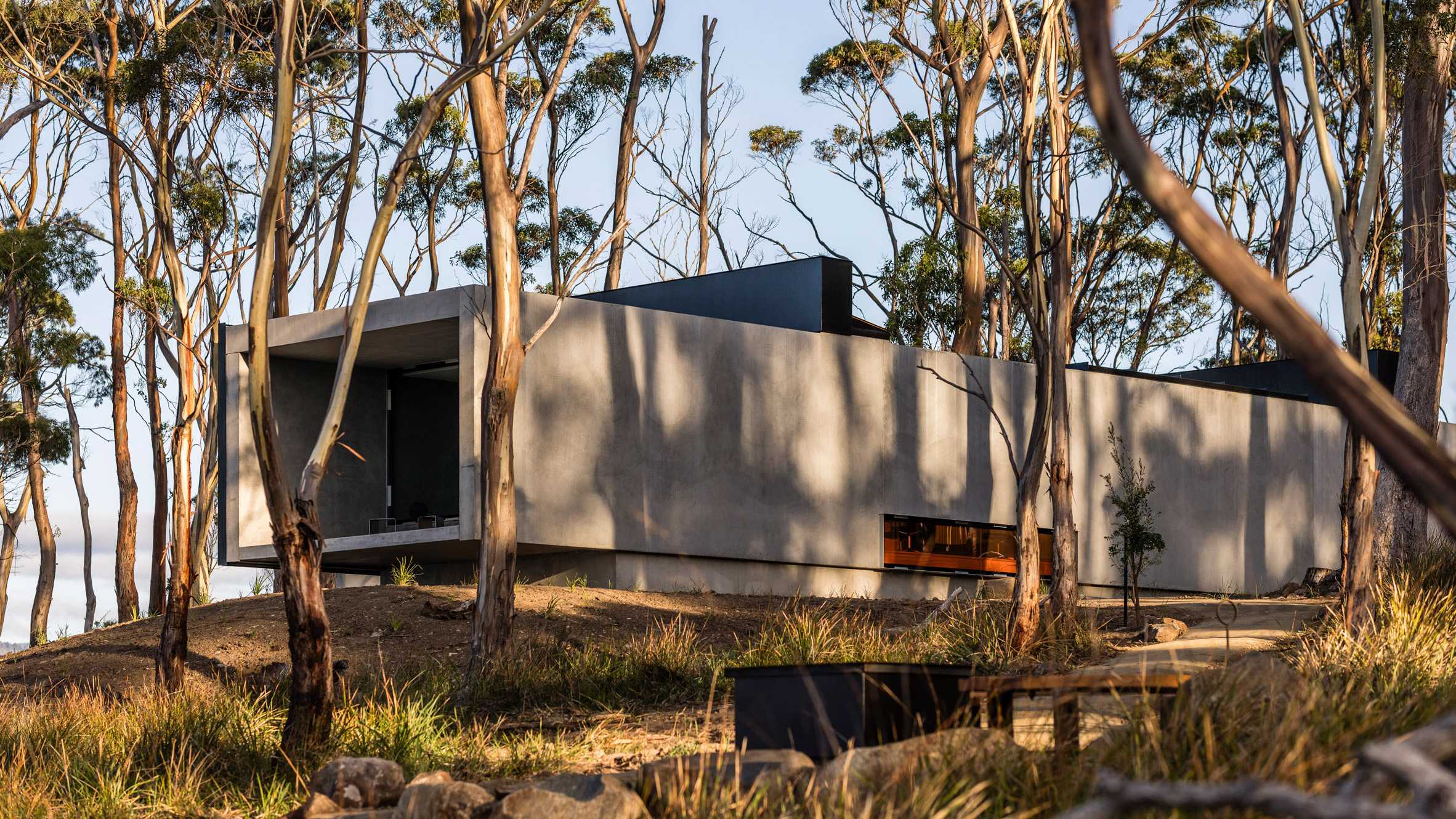 Top Picks - 10 Striking Brutalist Houses That Redefine Concrete Architecture