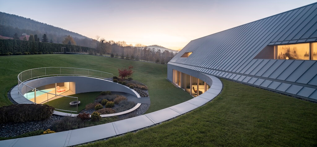 Turning With The Mountain: Yaw House By KWK Promes