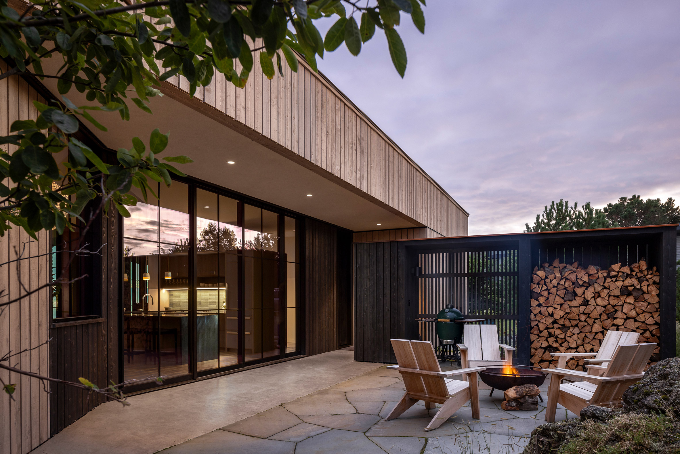 How Heliotrope Architects Made A Washington Coast Retreat That Bends With The Landscape