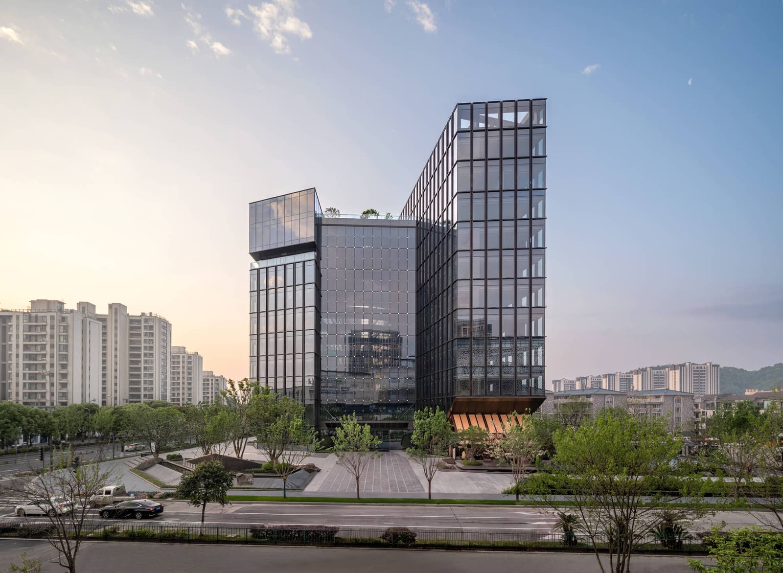 When Two Office Slabs Twist at a Chinese Crossroads