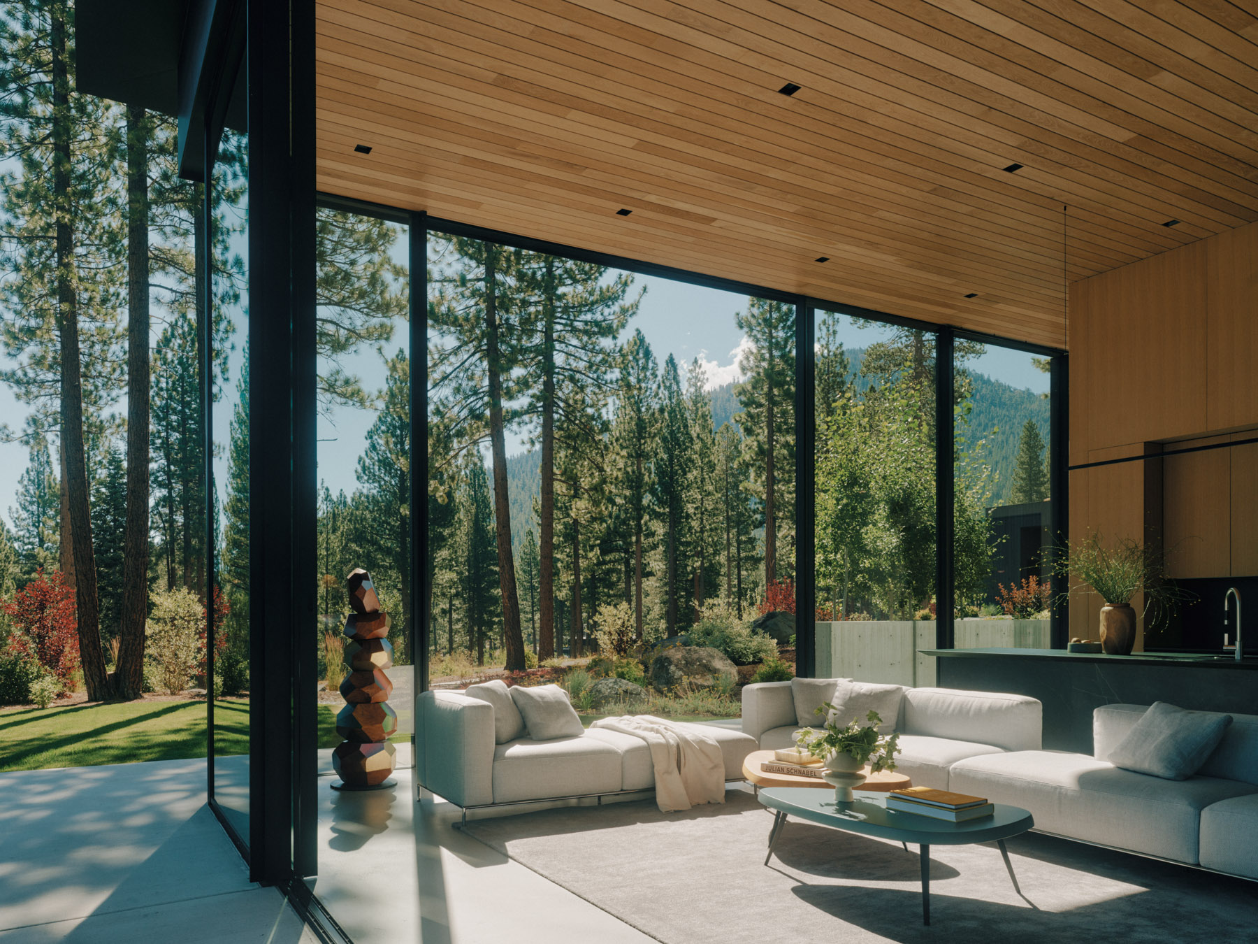 Framing The Horizon: A House Designed For Gathering In The Wild