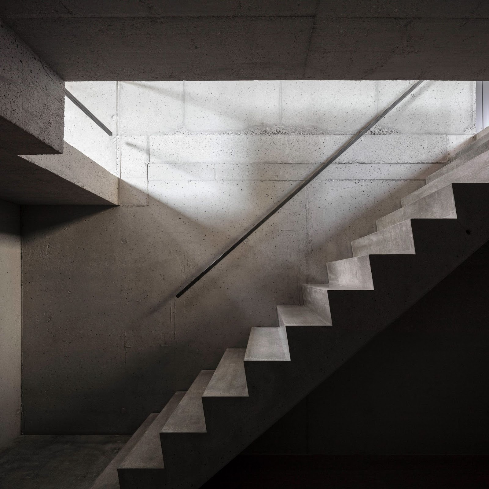 Houses With One Pillar: Buero Wagner Reimagines Residential Balance in Germany