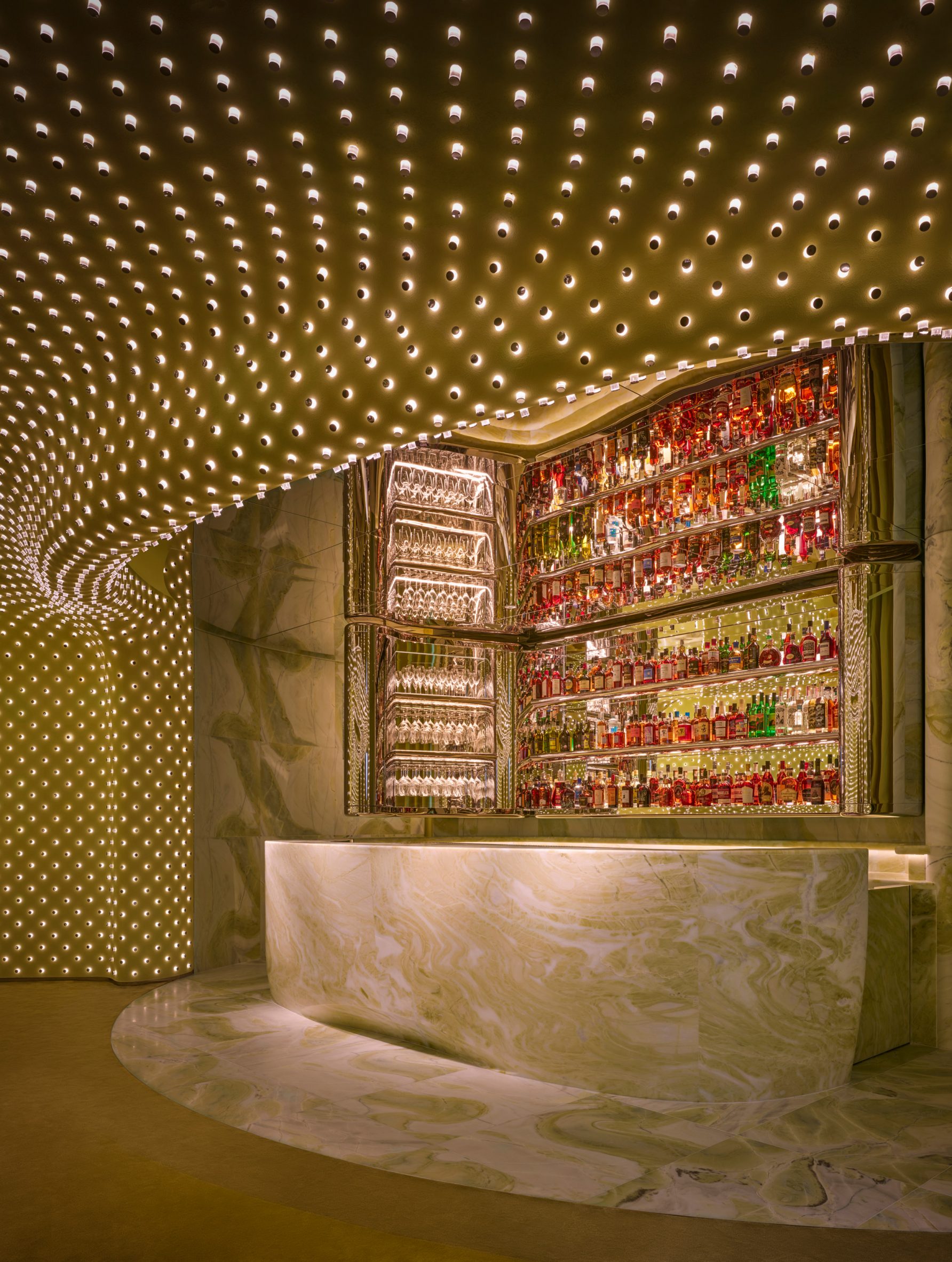 Peridot Bar: A Cinematic Interior Suspended Above Hong Kong