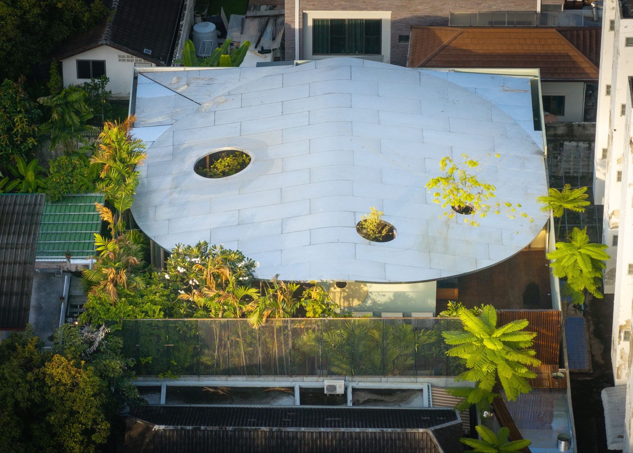 The Breathing Box: Unknown Surface Studio Cultivates a Private Jungle in Bangkok