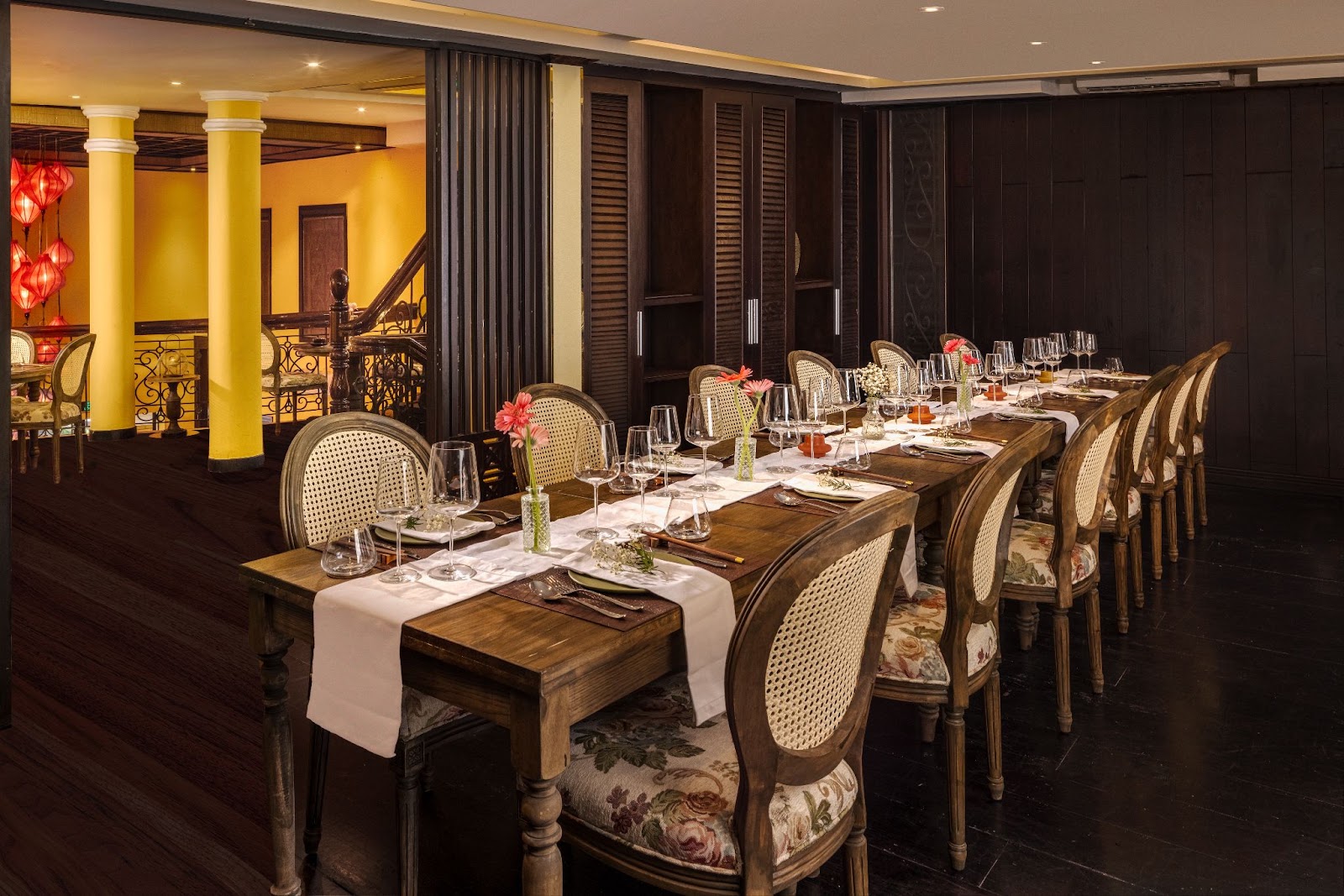 The Birth of Service Etiquette: Hospitality’s Golden Brushstroke in the Renaissance