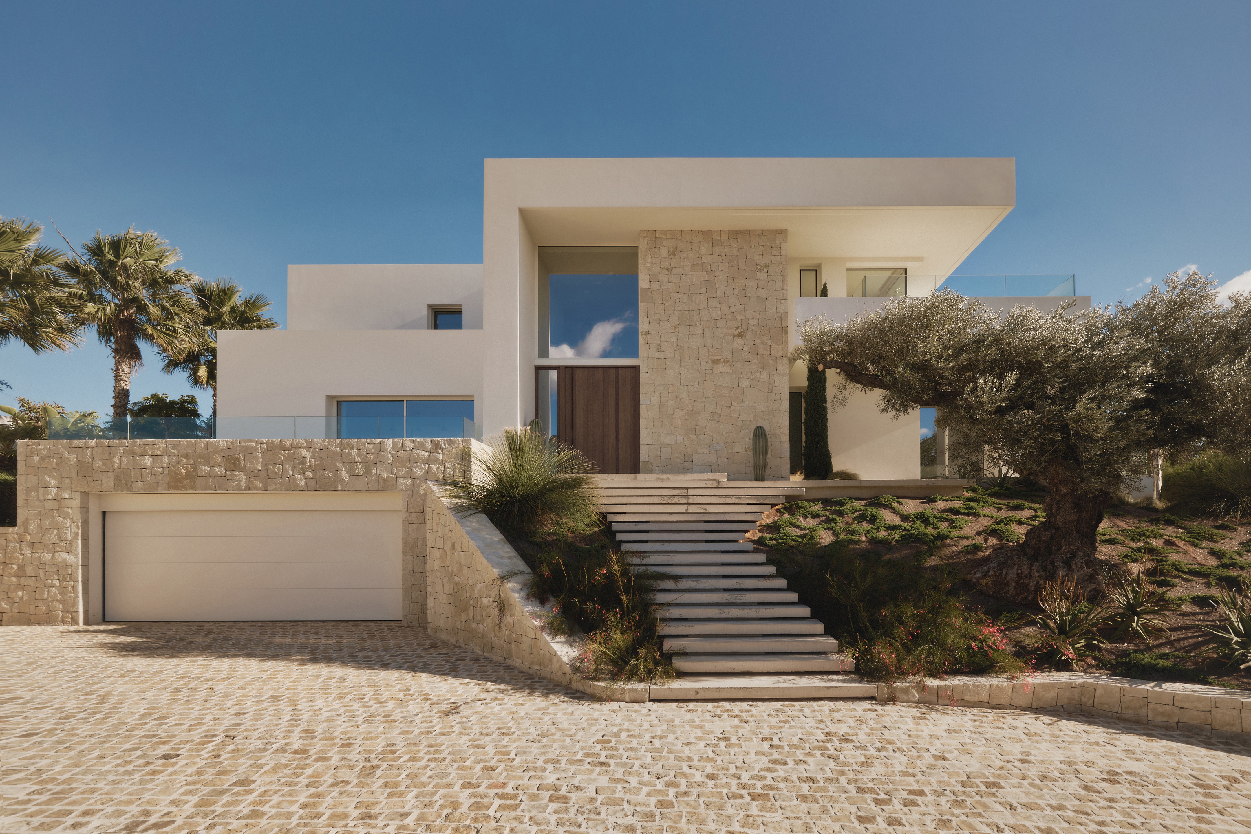 Framing The Mediterranean: The Quiet Precision Of Casa L5