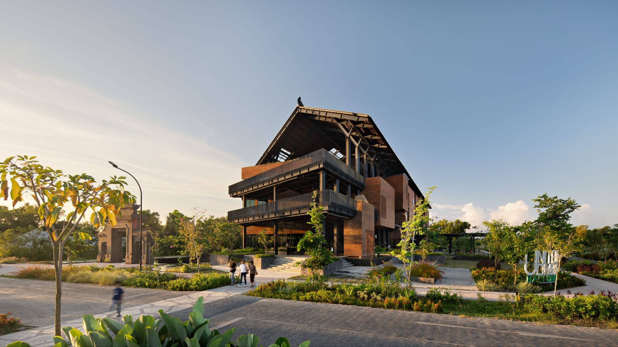SHAU’s Spiraling Bamboo Roof for the UID Campus Redefines Earthen Architecture