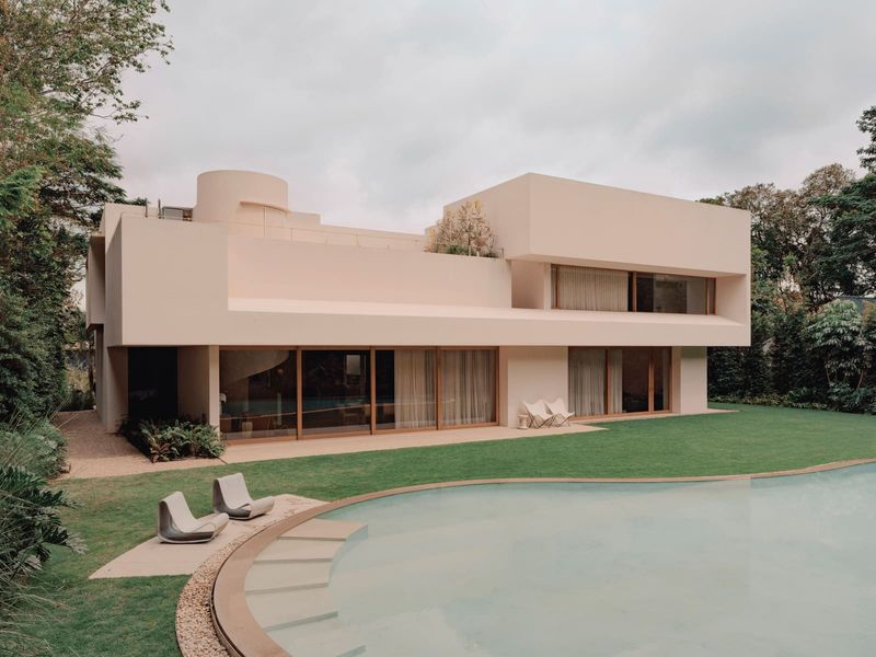 How a Modernist Villa in Singapore Translates Corbusier's Language for the Tropics