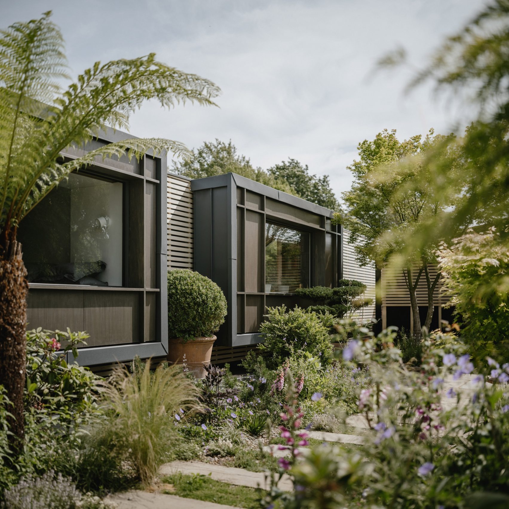 Amphibious Luxury: TiggColl Anchors a New Domestic Typology with the Float House
