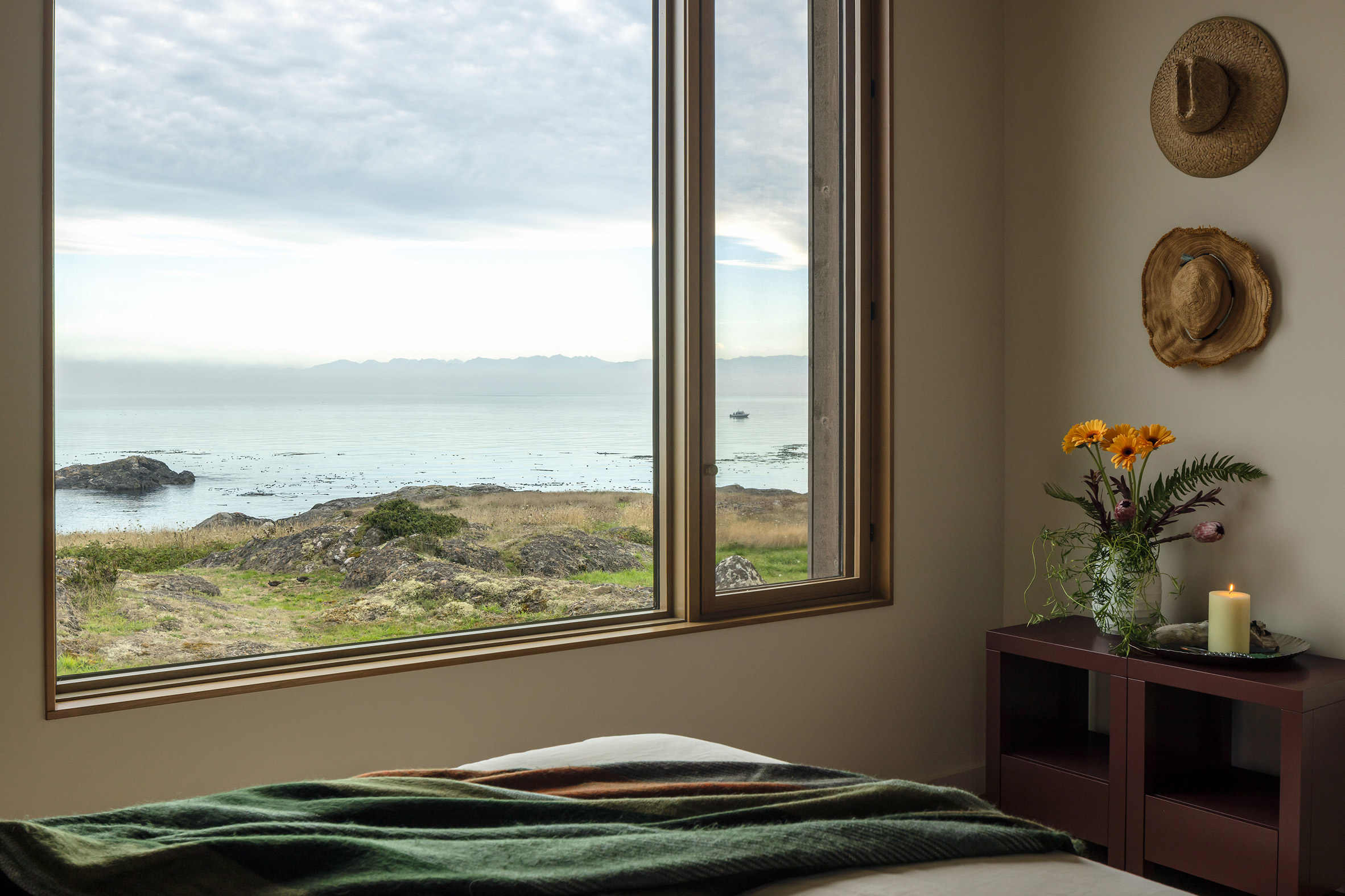 How Heliotrope Architects Made A Washington Coast Retreat That Bends With The Landscape
