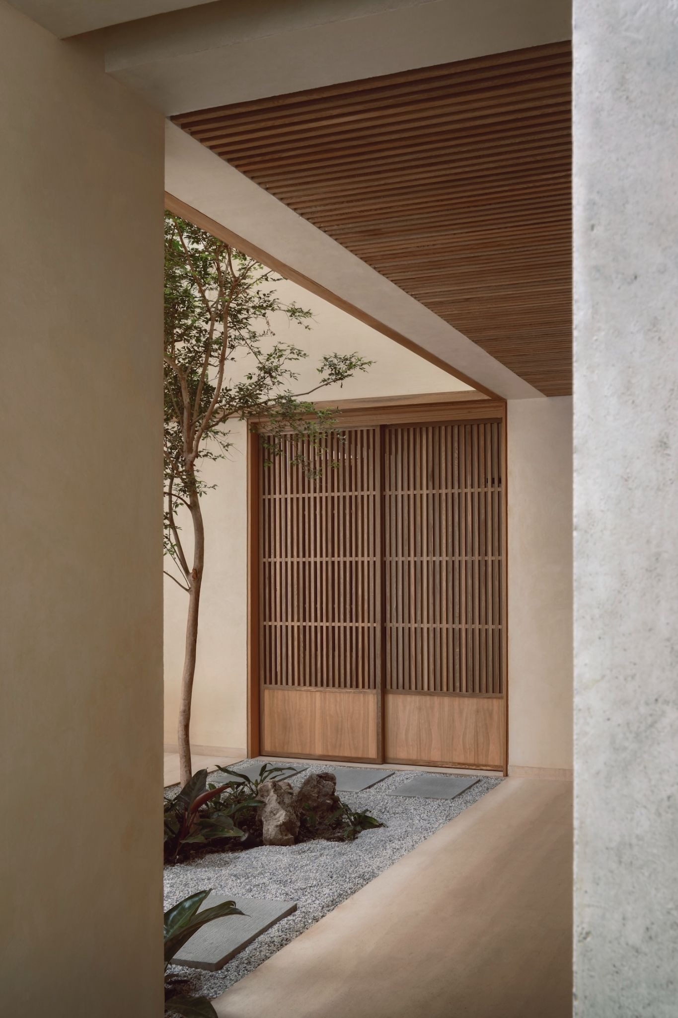 Monolithic Introspection: V Taller Redefines the Concrete Heart of Guadalajara