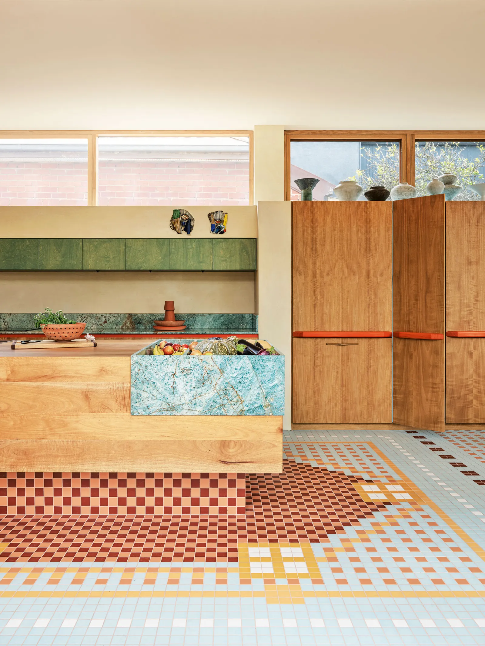 Top Picks – 6 Kitchens Where Cabinetry Becomes Wall Architecture