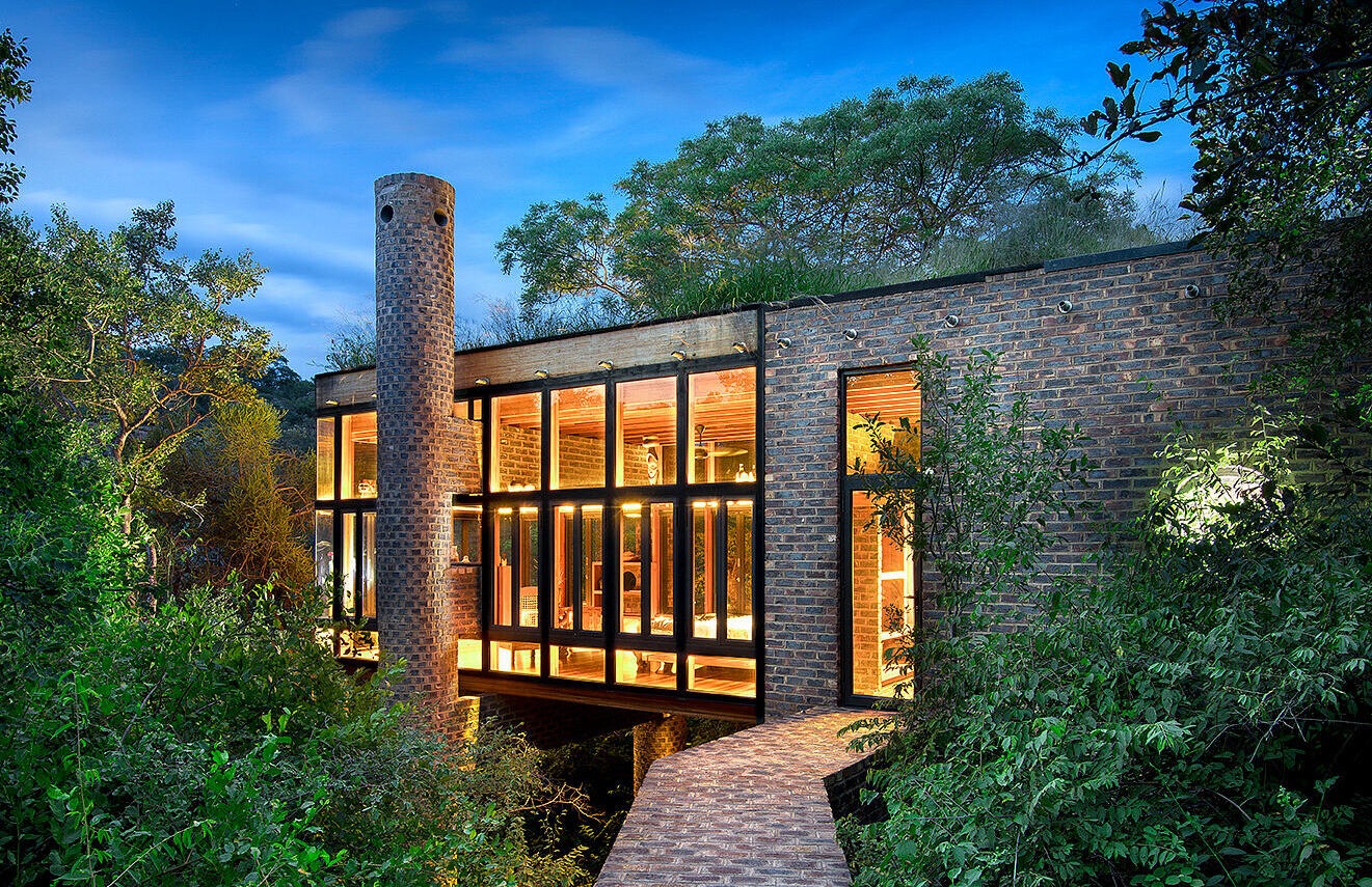 The Elegance of Aerodynamics: House of the Tall Chimneys - Passive Mastery in the South African Bush