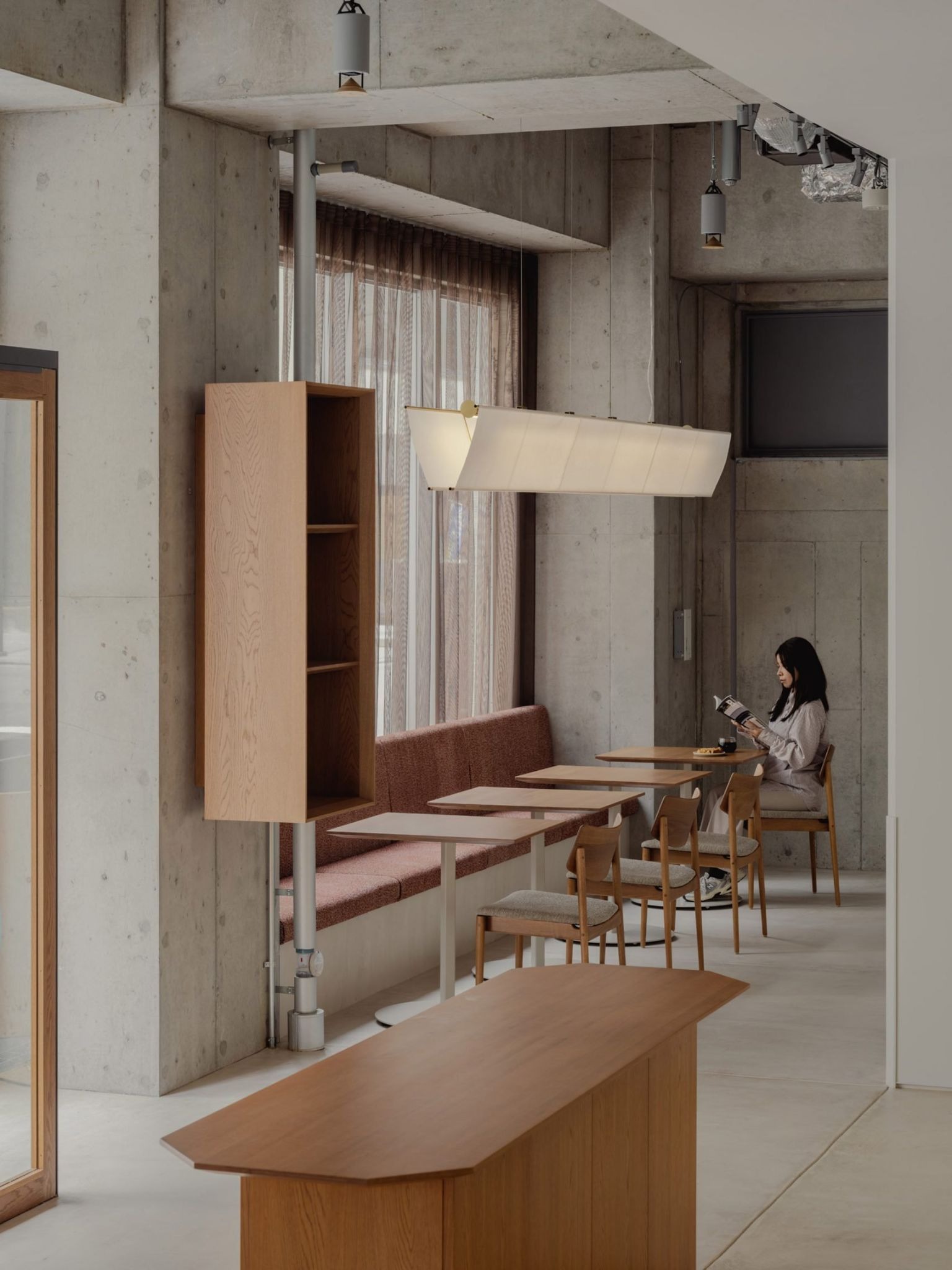The Wooden Overture: Keiji Ashizawa Scripts a Sanctuary of Cedar in Shinsaibashi