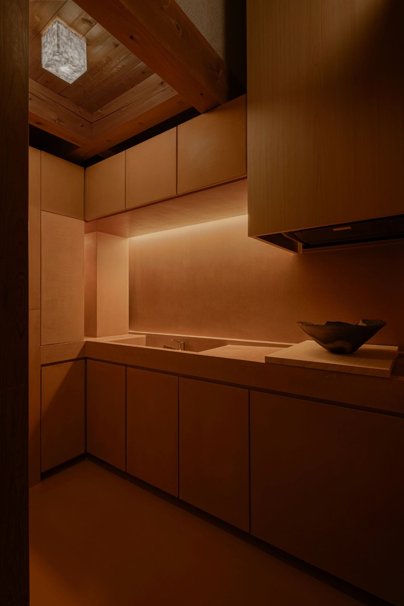 A Tokyo Narrative - The Symbolplus Office Harmonizes Modern Function with Timber History