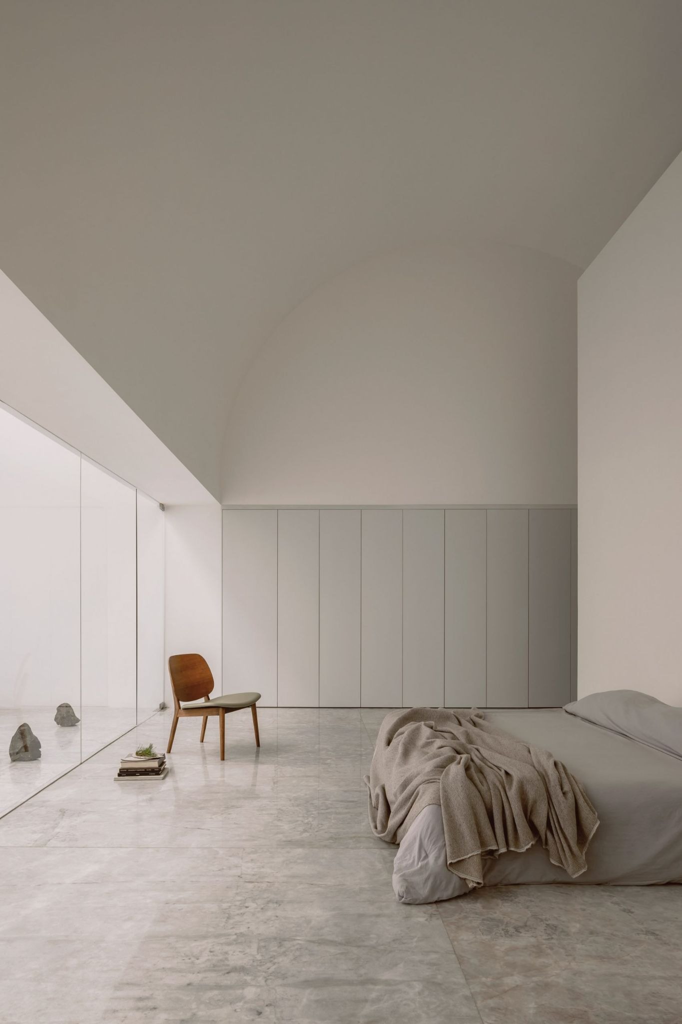 White Home: A Quiet Dialogue Between Privacy, Light and Urban Refuge
