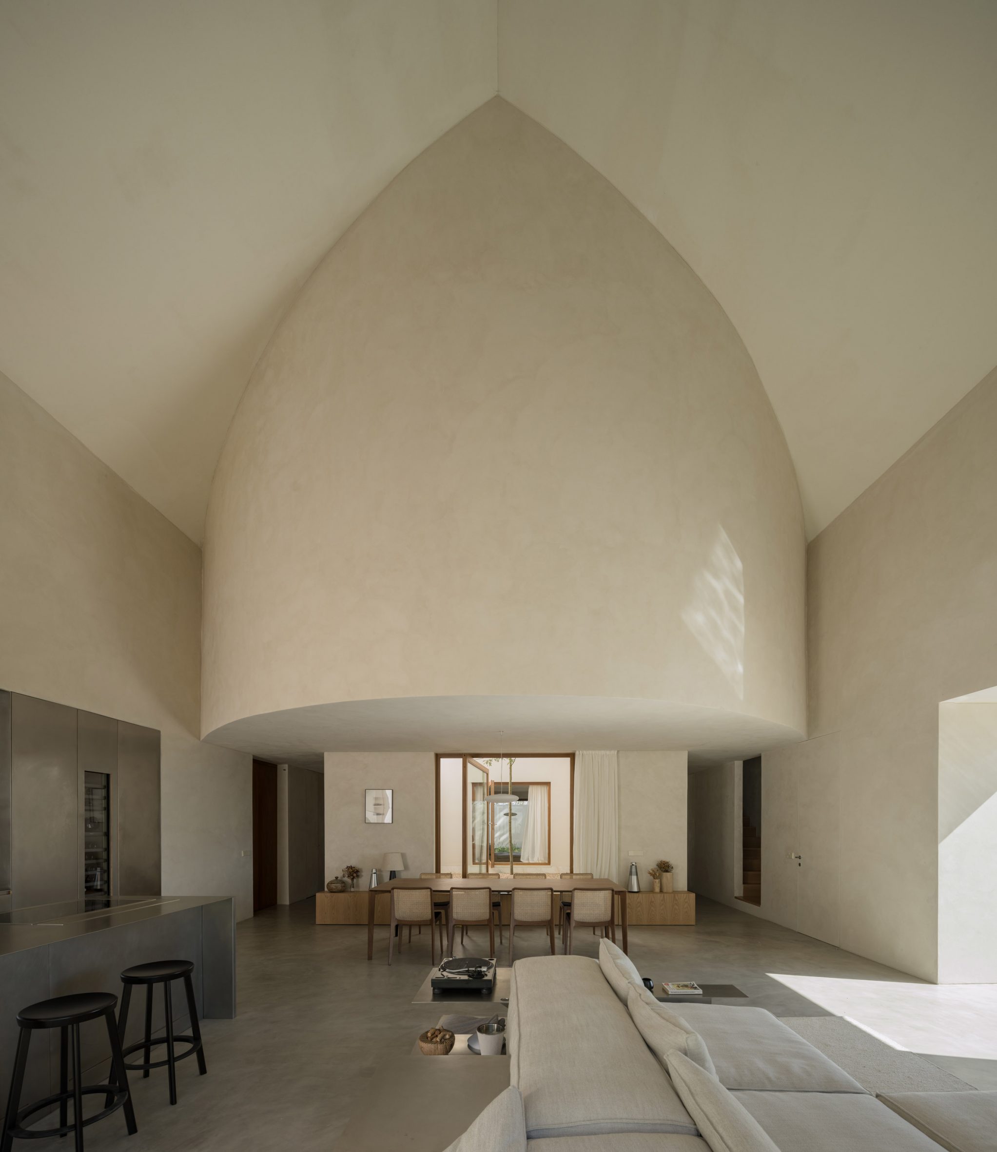 Soft Architecture: Curves, Draped Forms, And Gentle Geometry