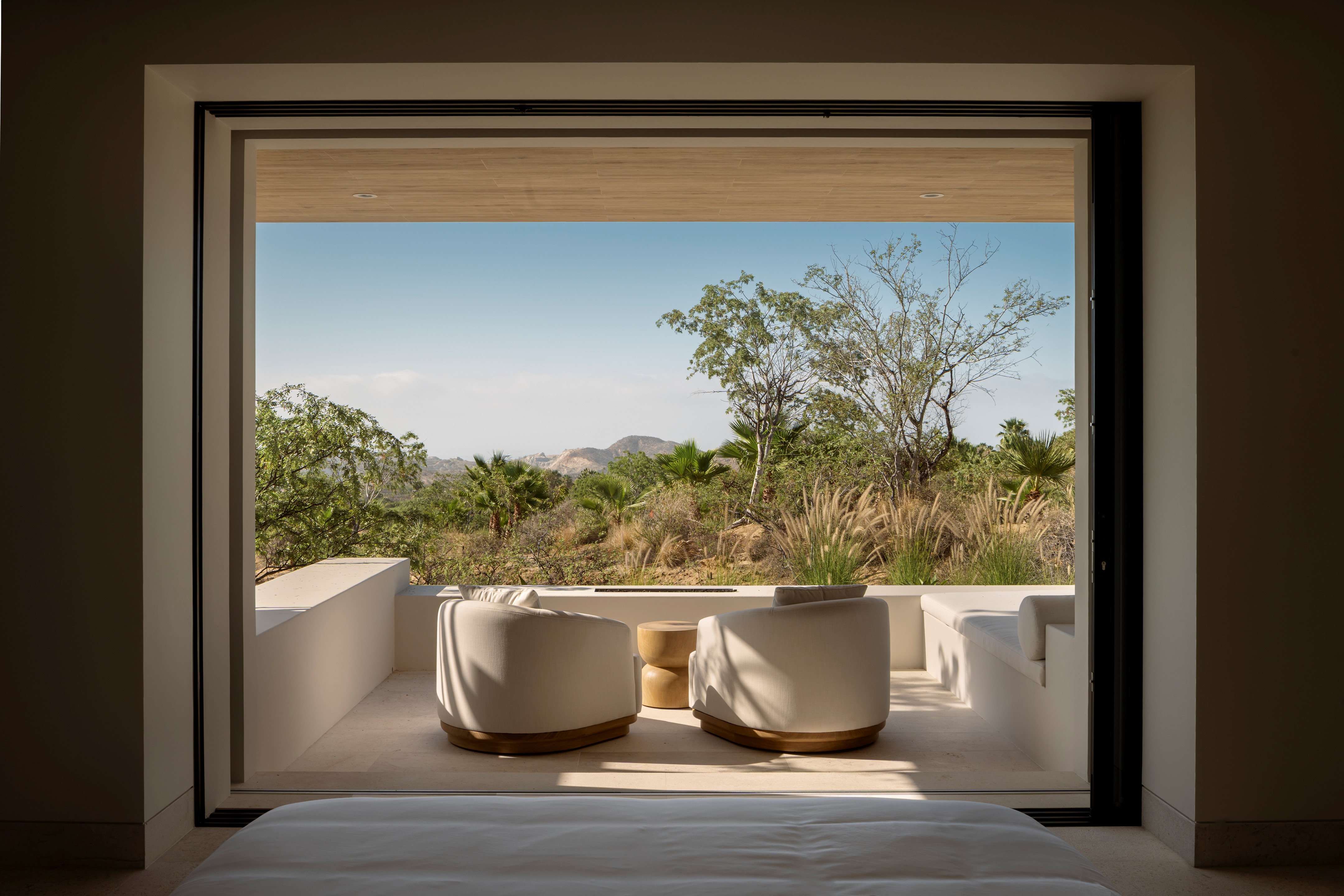 Casa La Vista: A Desert Home Framing The Horizon