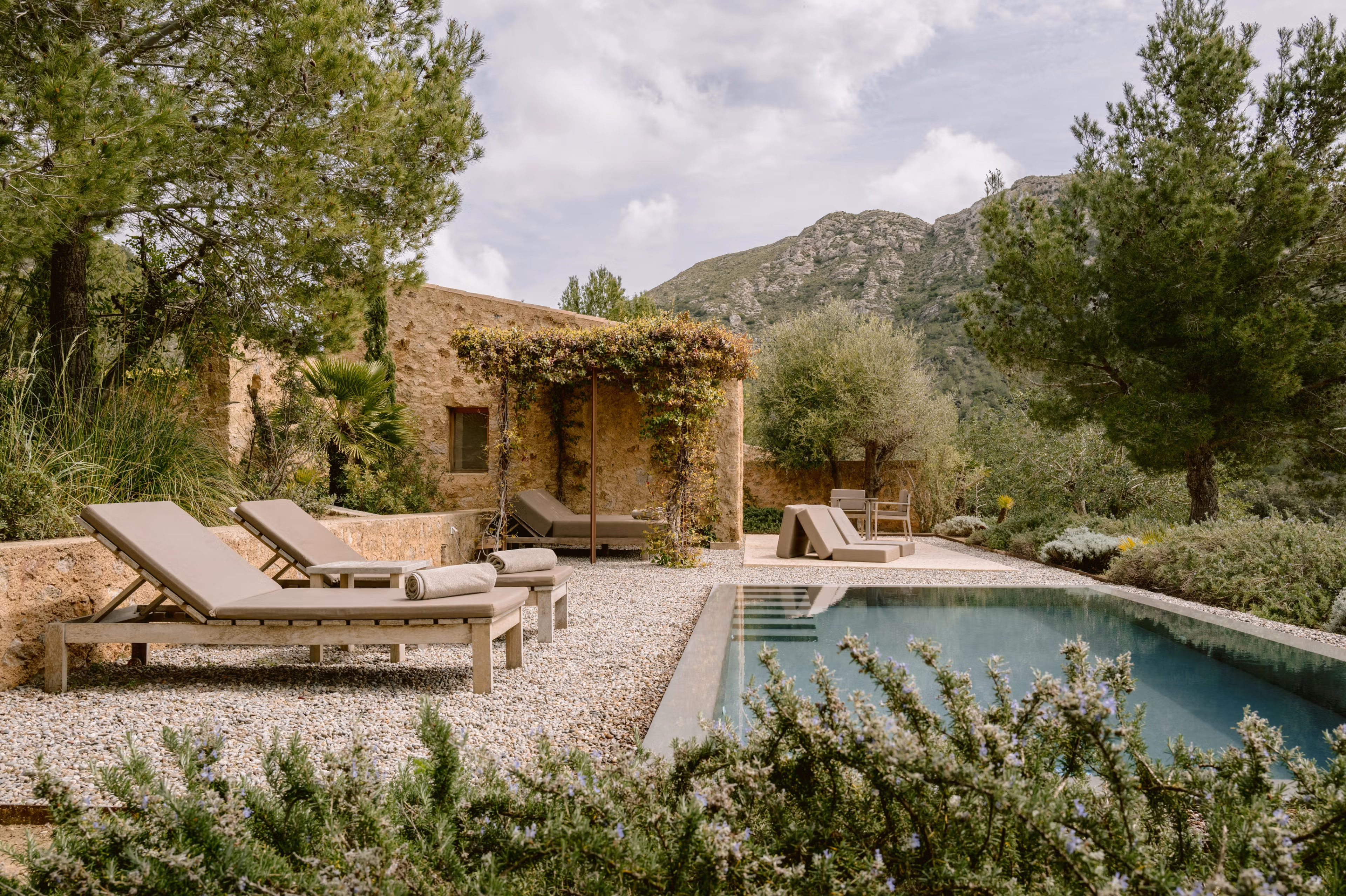 Thermal Clay Walls In Wellness Resorts