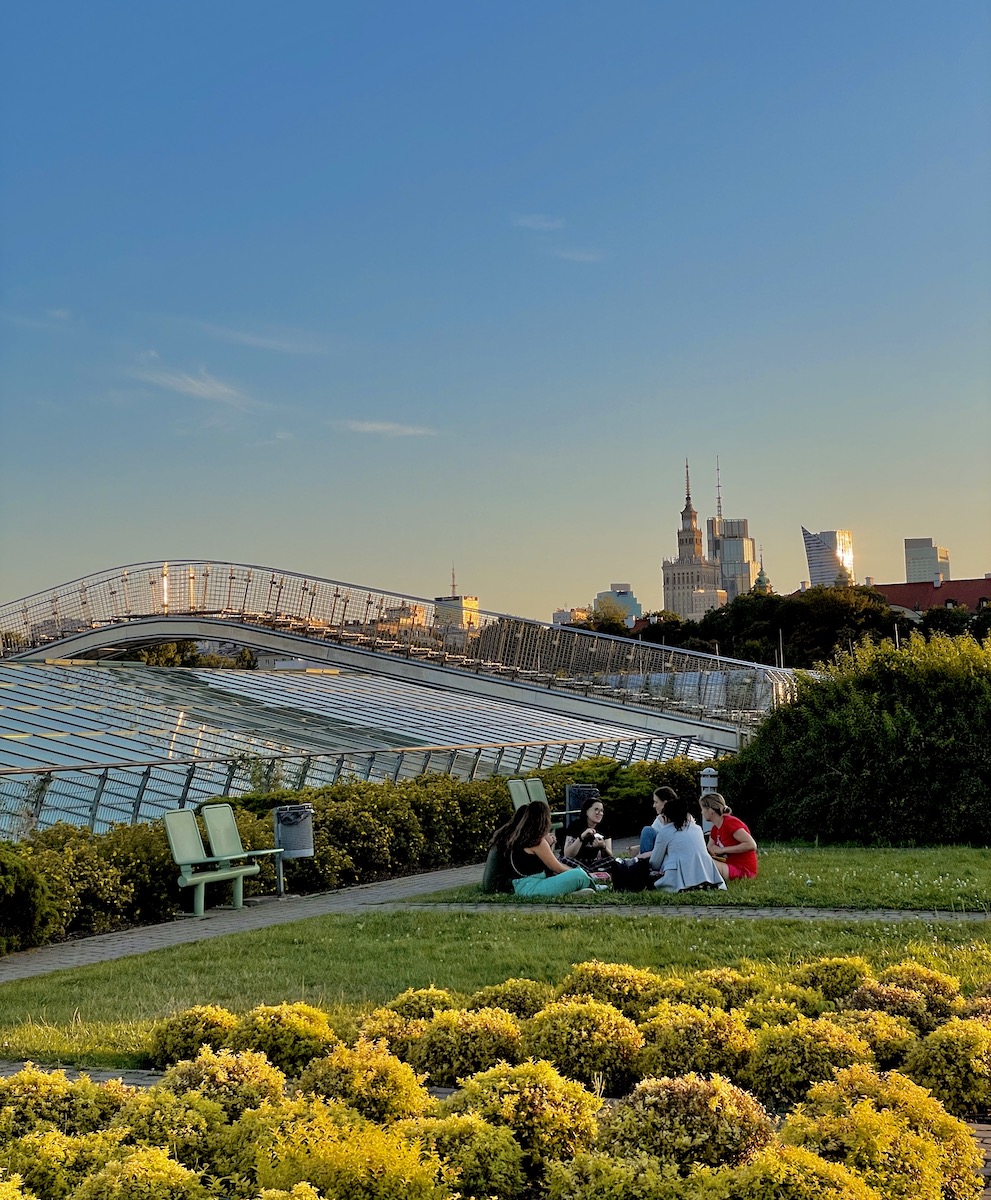 Top Picks – 9 Landscaped Roofs That Function As Public Parks