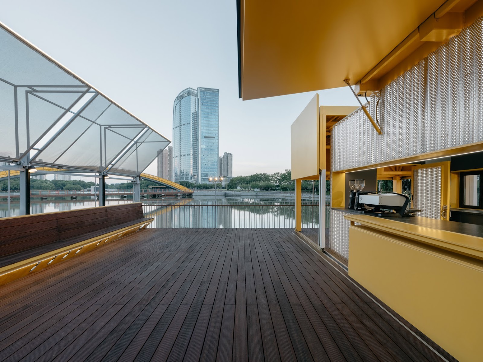 The Bloom Box Café: SoBA Architects Creates a Floating Pavilion of Light in Kunshan