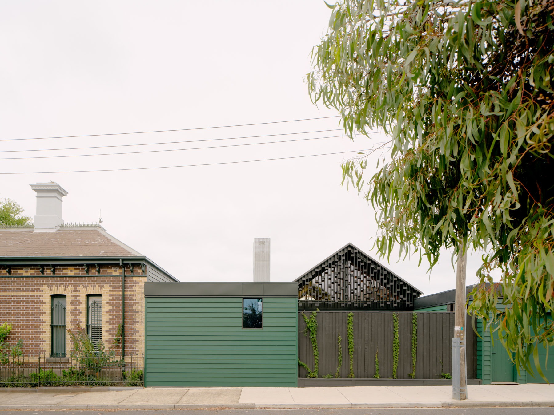 Yarraville Peak: A Sculpted Urban Sanctuary by Weaver+Co Architects