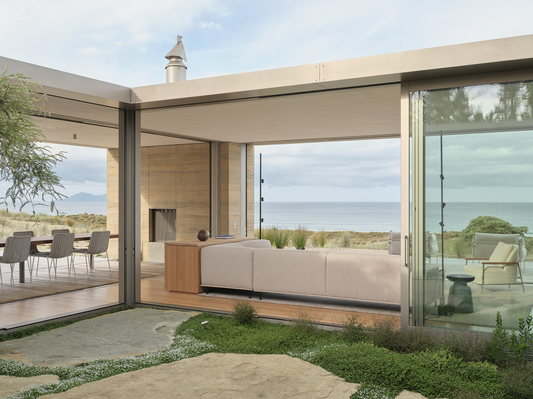 A House Between Horizons: Framing Light, Landscape, And Life Through Dual Courtyards