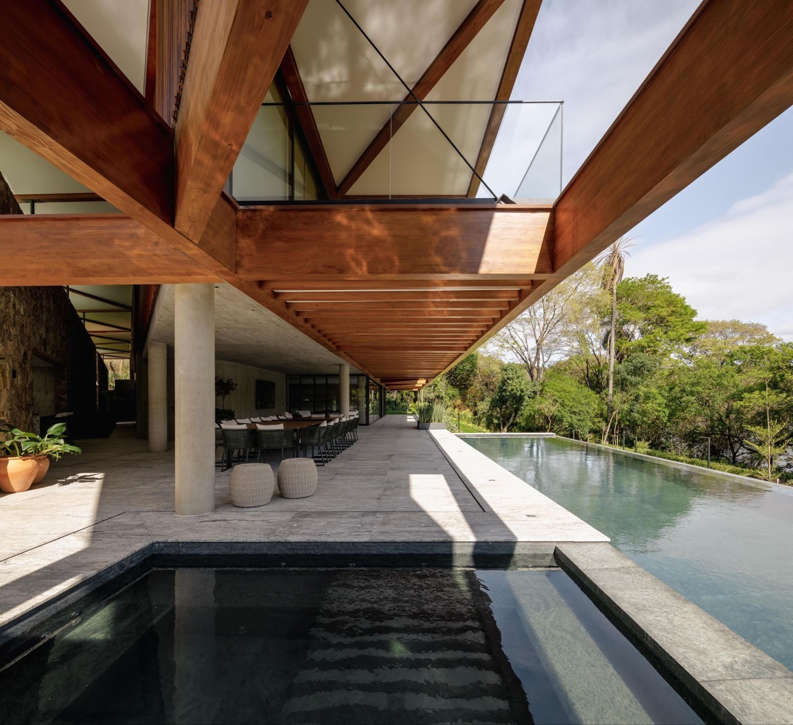Tangram House: TETRO Arquitetura Composes a Geometric Home Rooted in Landscape
