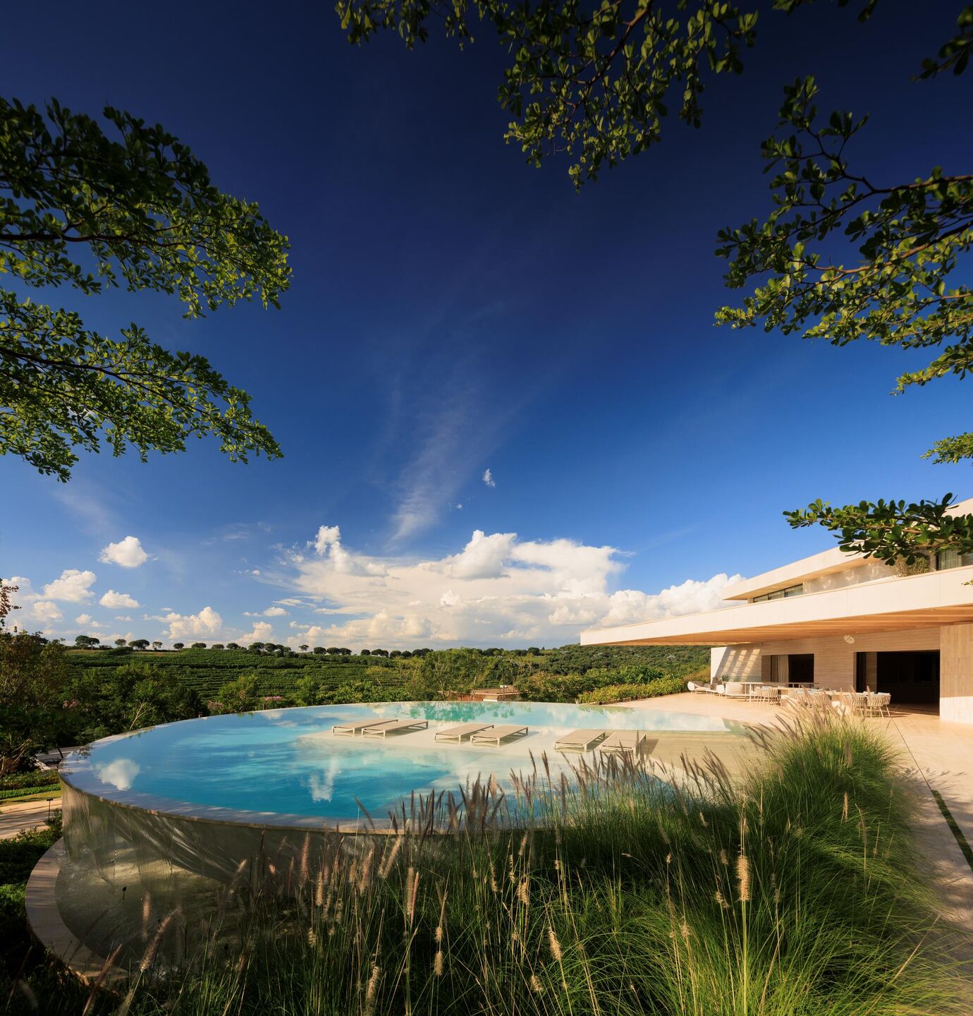 A House That Unfolds Like Wings: Inside Casa da Baro’s Spatial Narrative