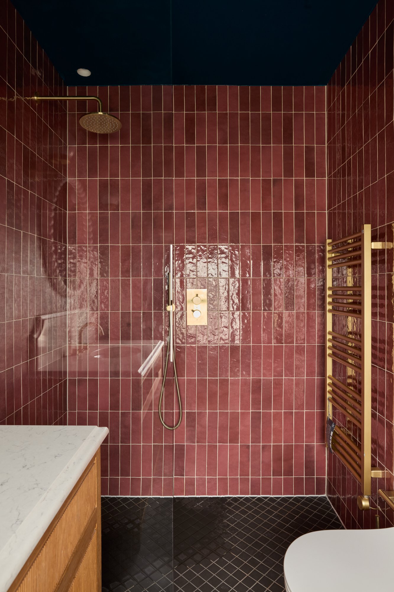 Top Picks - 8 Bathrooms Radiating Hot-tone Elegance