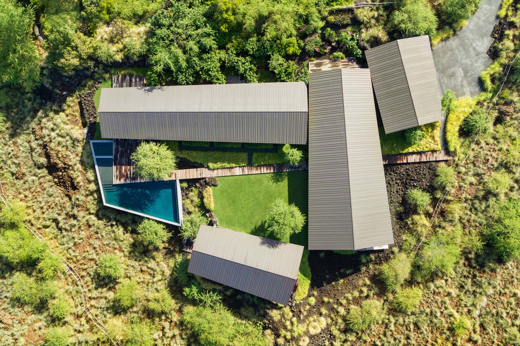 Pacific Respiration: Walker Warner Anchors Ethereal Pavilions in Kauai’s Volcanic Soil