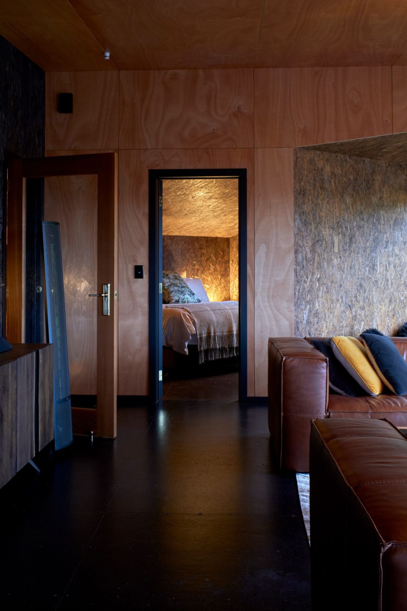 Coast House by Stacey Farrell: Weathered Volumes on New Zealand's Rugged Shoreline