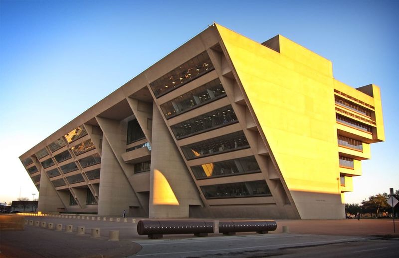 What Dallas Owes I.M. Pei's City Hall